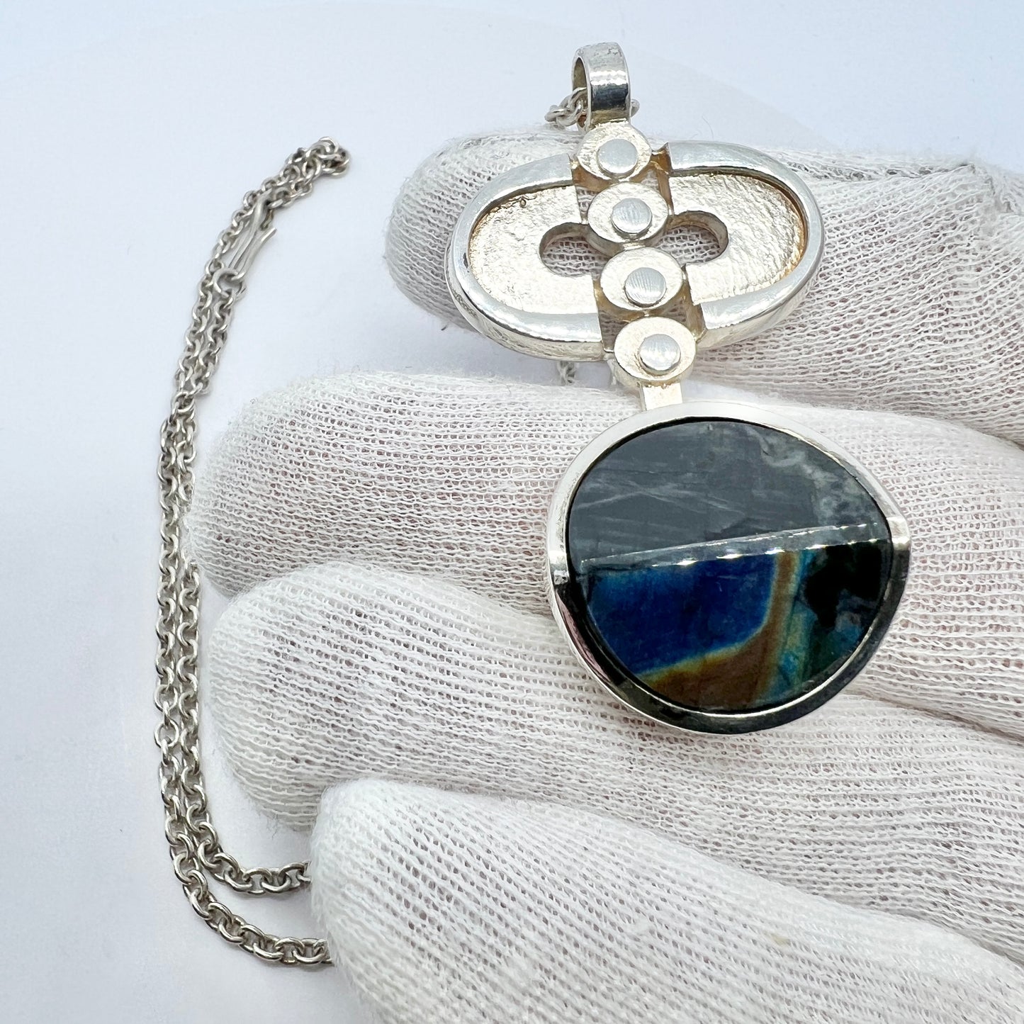 Jorma Laine for Turun Hopea Finland 1975. Vintage Silver Spectrolite Pendant Necklace. Signed.