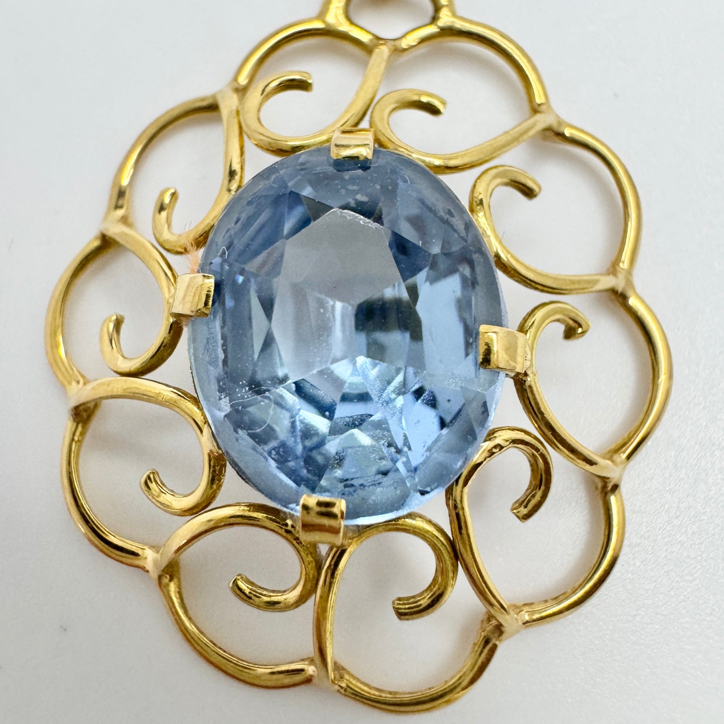 G Dahlgren, Sweden 1949, Vintage 18k Gold Blue Synthetic Spinel Pendant