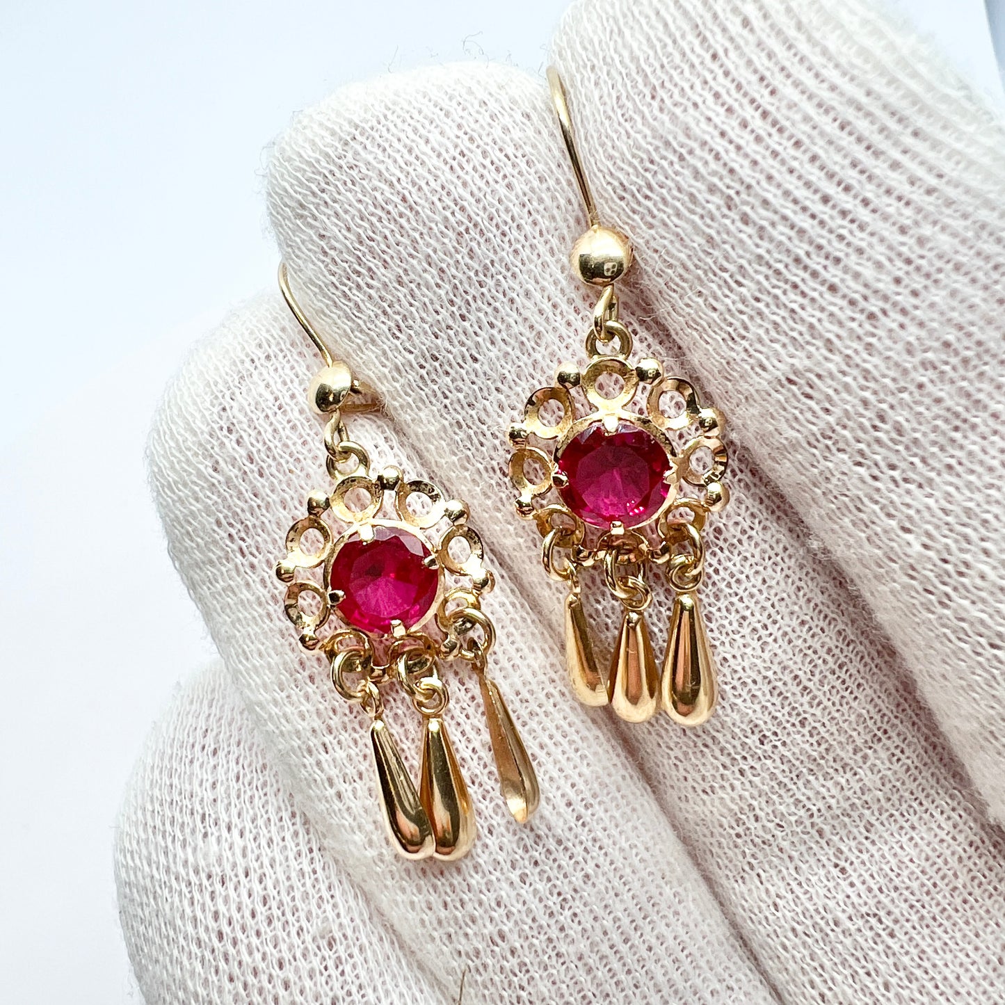 Eastern Europe. Vintage 14k Gold Synthetic Sapphire Earrings.