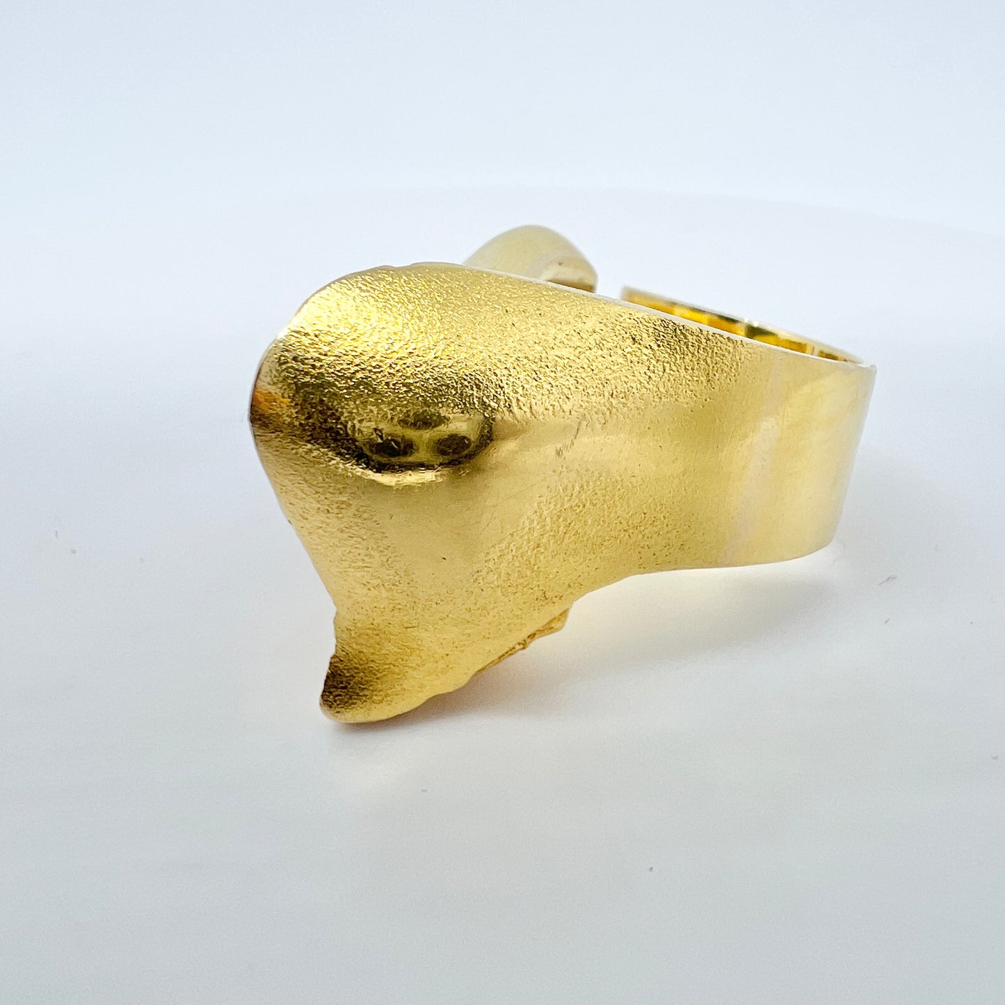 Björn Weckström, Lapponia Finland 1970. Vintage 18k Gold Spectrolite Ring. 22.8gram. Design Adam's Rib.