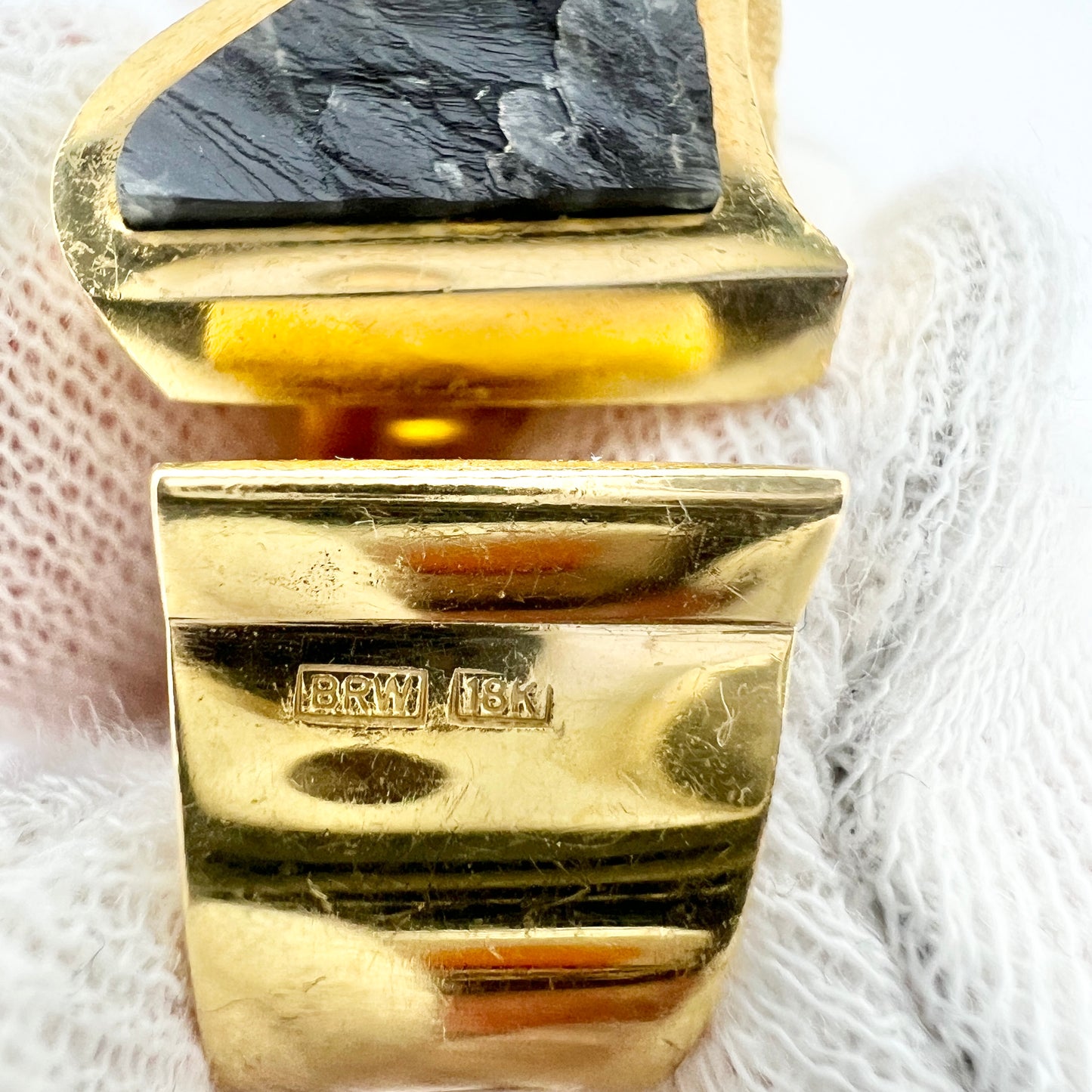 Björn Weckström, Lapponia Finland 1970. Vintage 18k Gold Spectrolite Ring. 22.8gram. Design Adam's Rib.