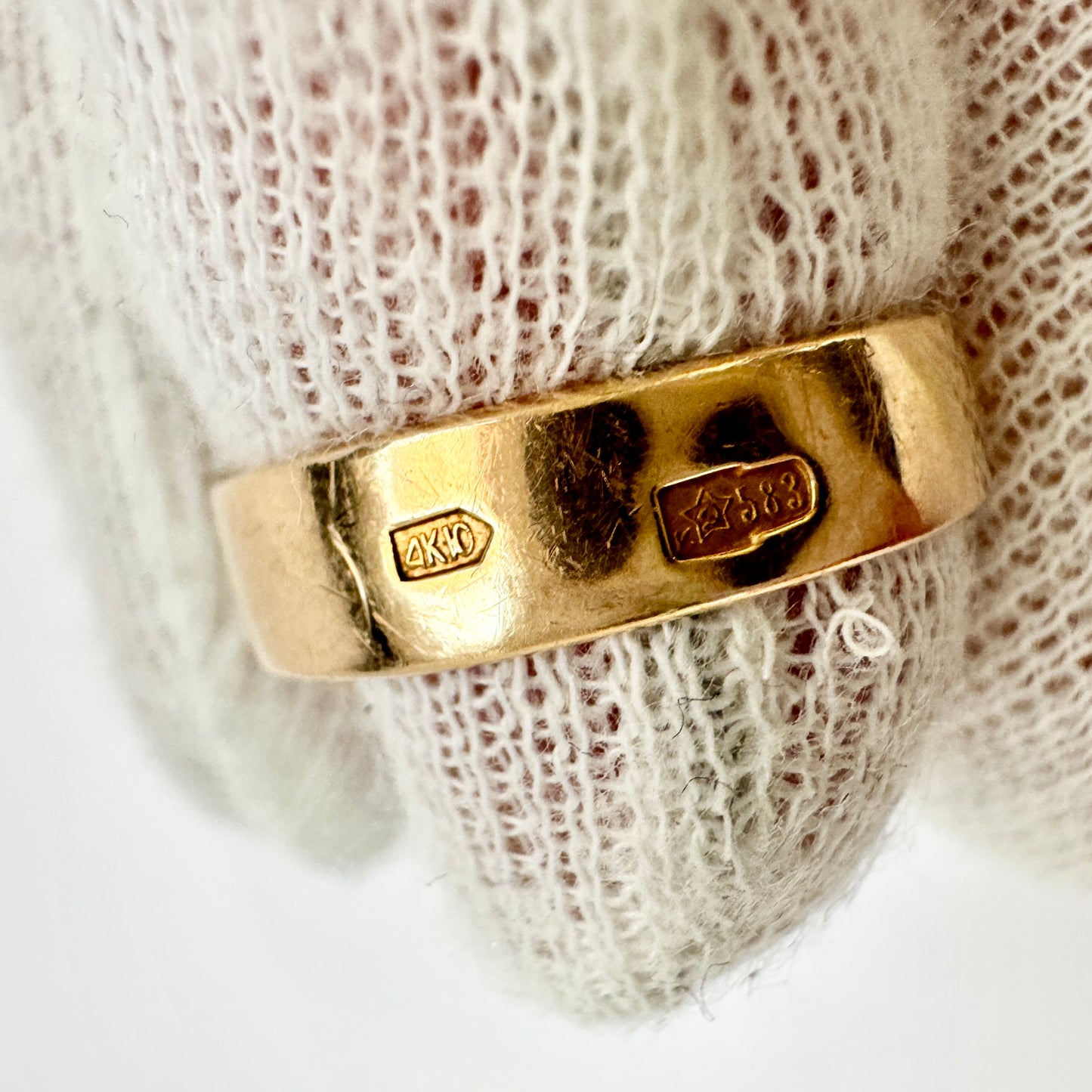 USSR. Vintage 14k Gold Synthetic Sapphire Ring.