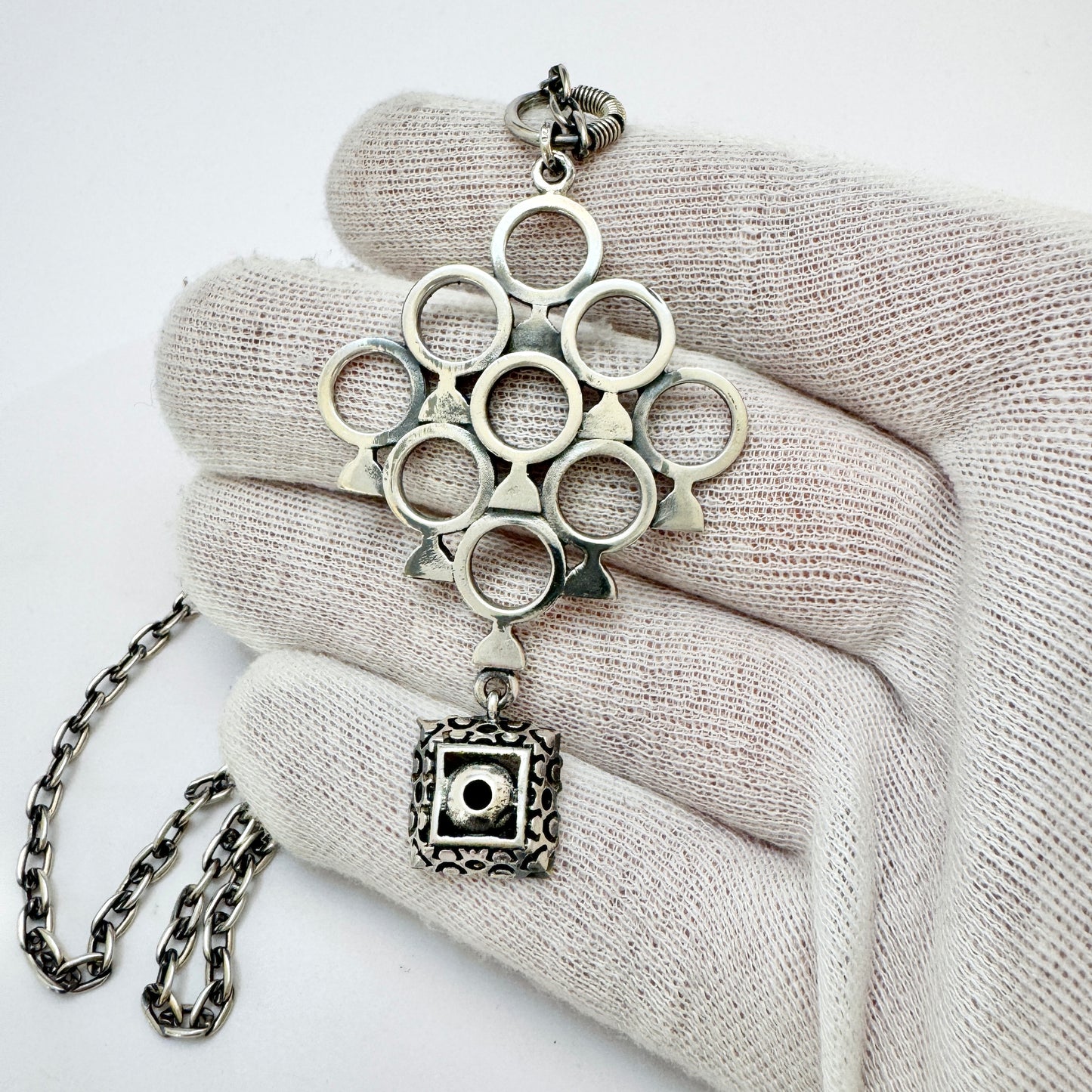 Pentti Sarpaneva for Turun Hopea Finland 1970. Vintage Solid Silver Pendant Necklace.