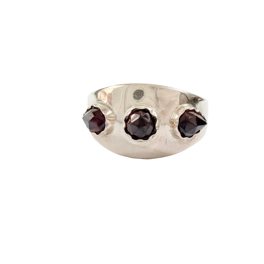 Antique early 1900s. 8k Gold Garnet Ring.
