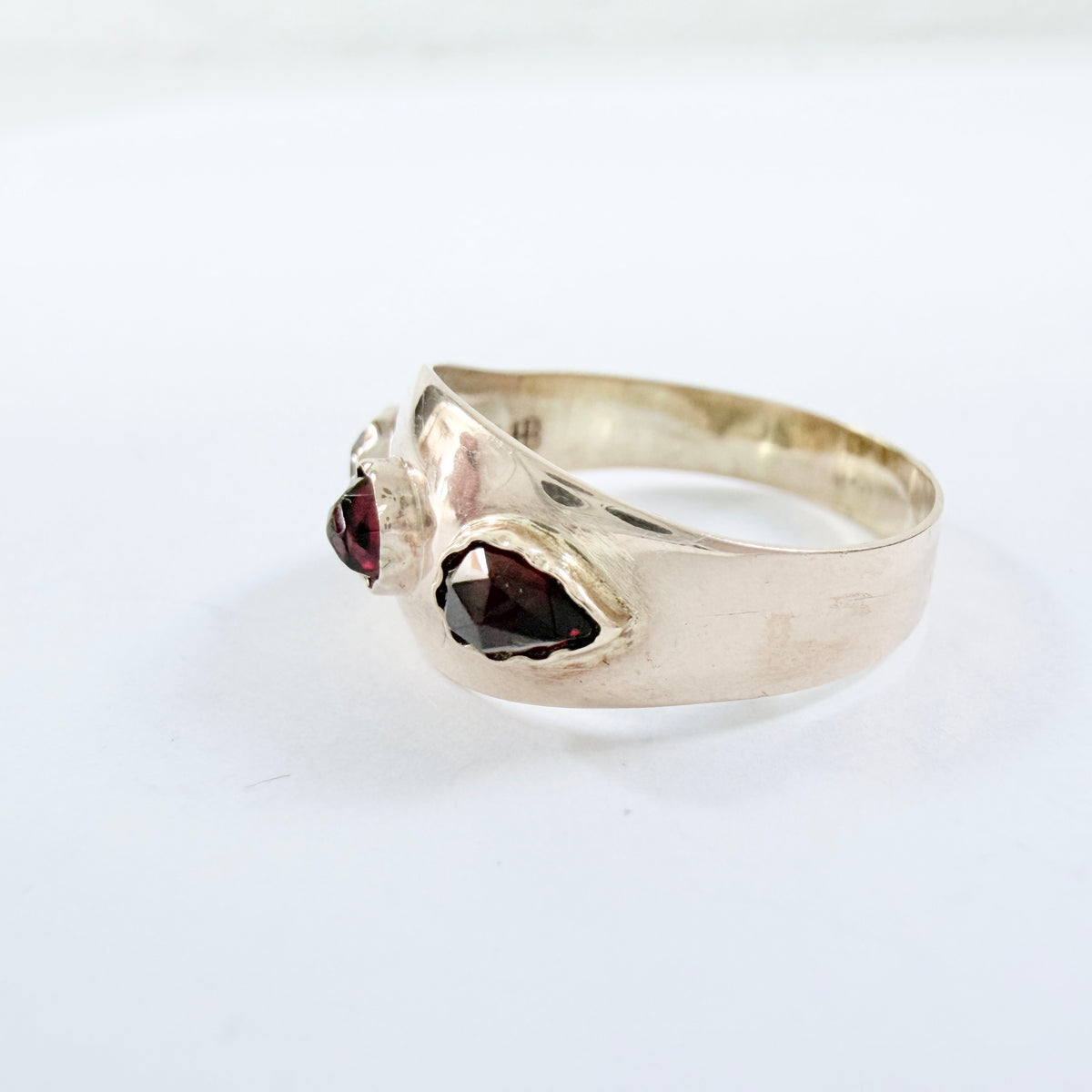 Antique early 1900s. 8k Gold Garnet Ring.