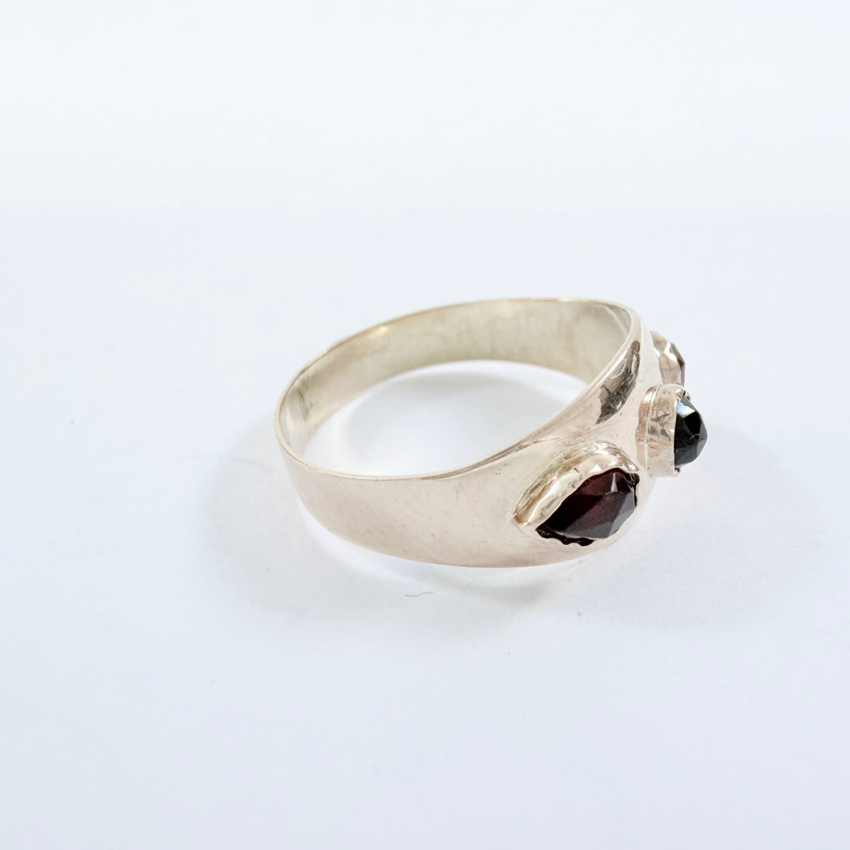 Antique early 1900s. 8k Gold Garnet Ring.