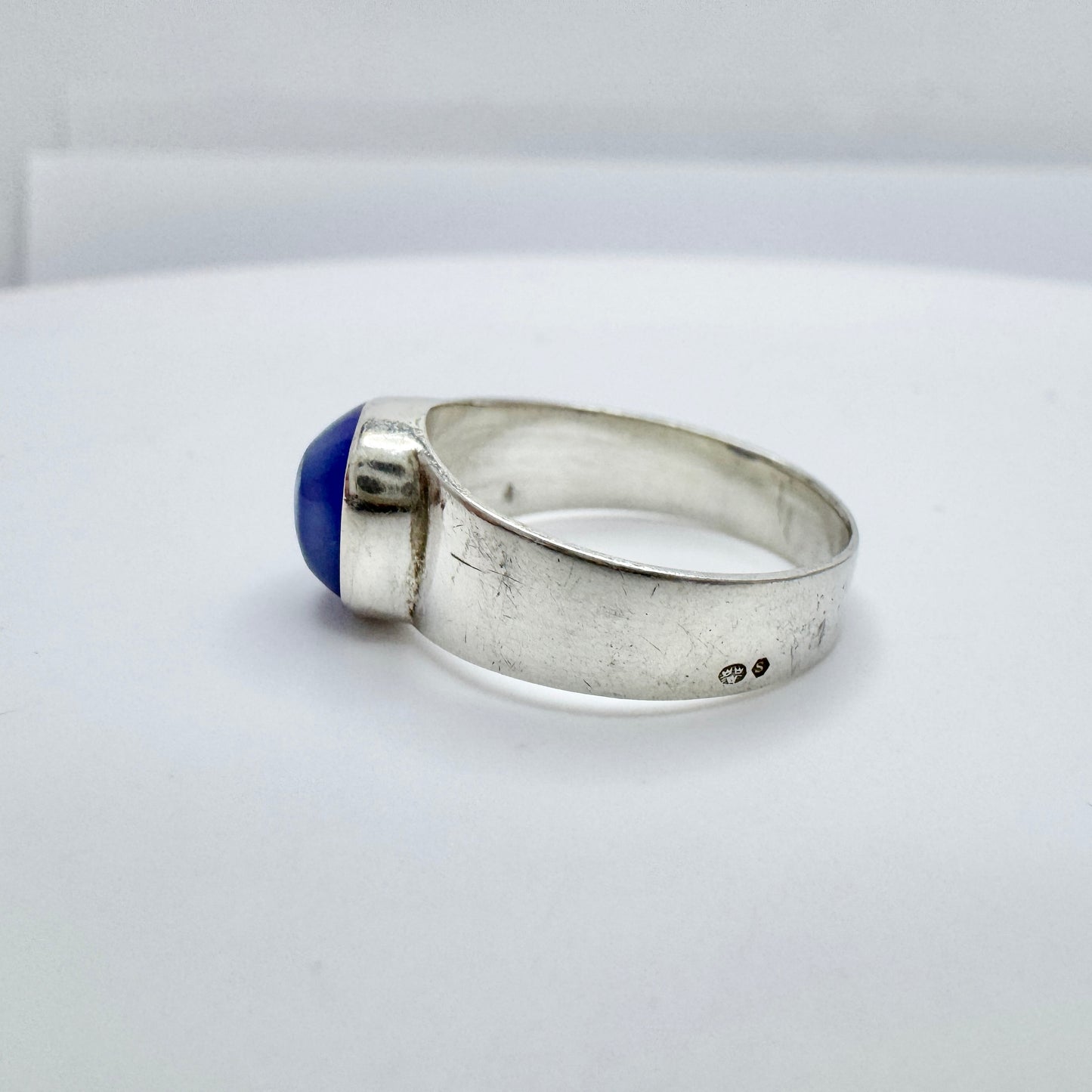 Vintage c 1960. Solid Silver Dark Blue Calcedony Ring.