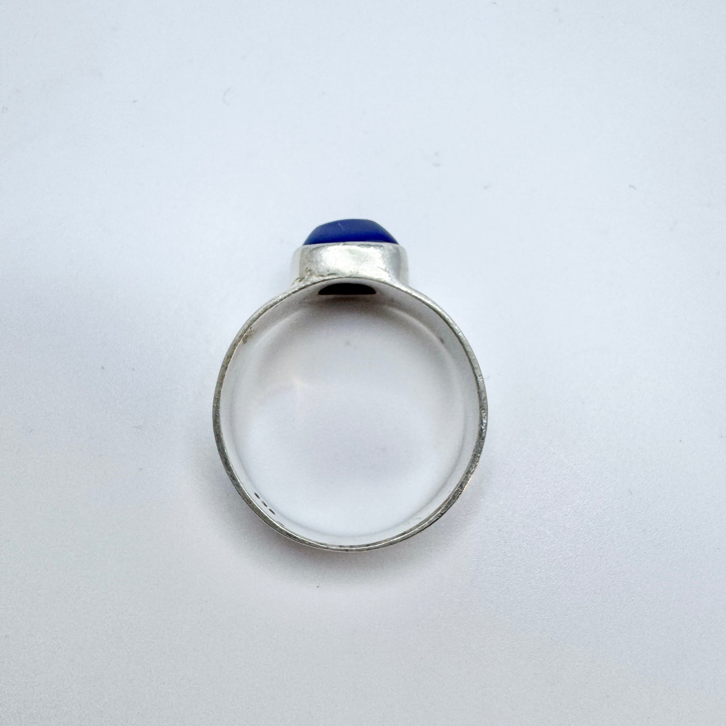 Vintage c 1960. Solid Silver Dark Blue Calcedony Ring.