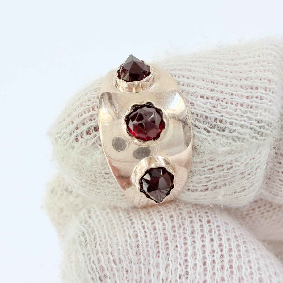 Antique early 1900s. 8k Gold Garnet Ring.