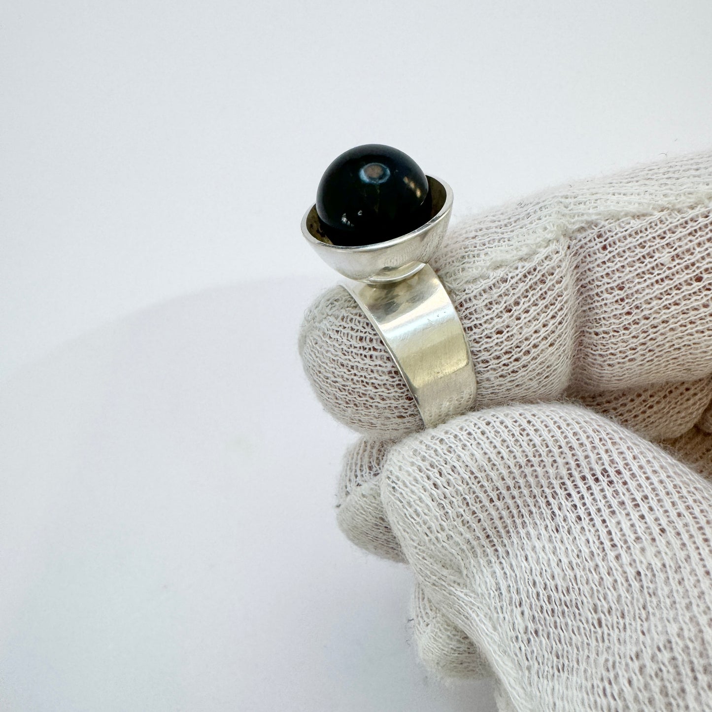 Turun Hopea, Finland 1964. Vintage Solid Silver Onyx Ring.