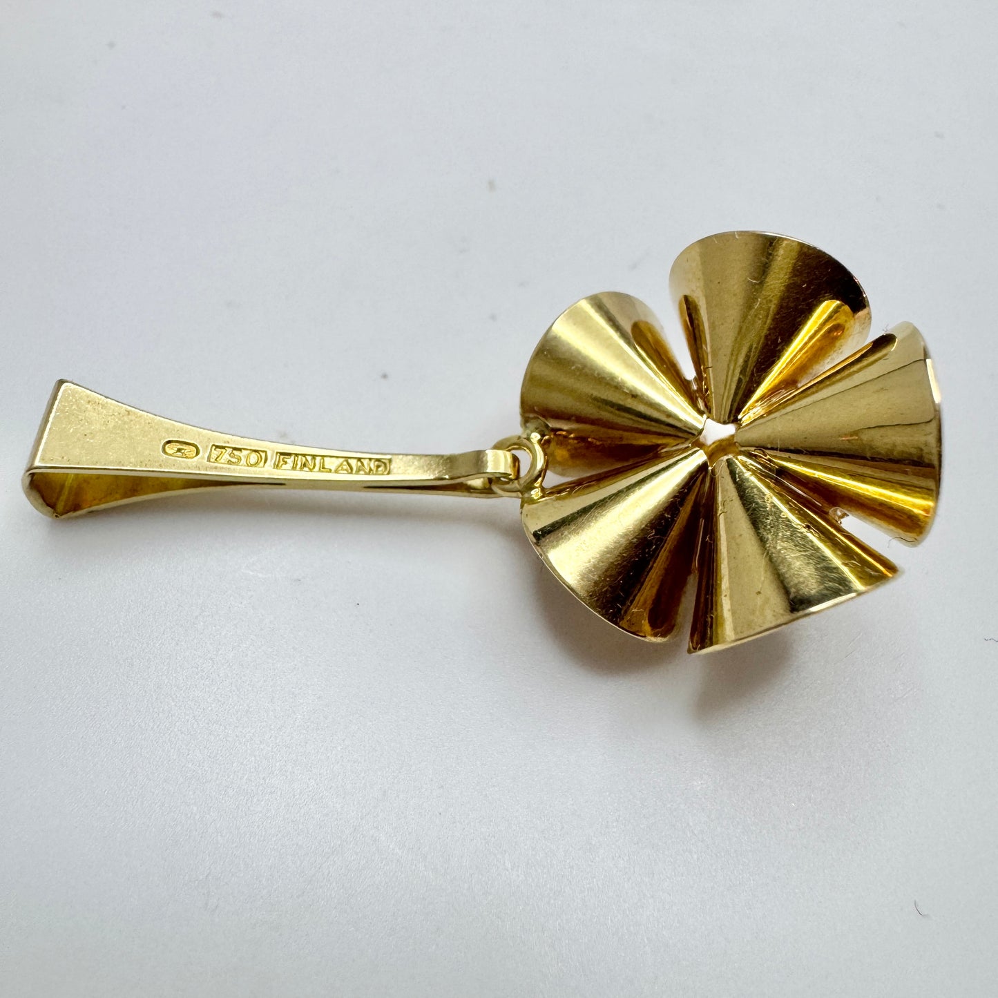 Elis Kauppi, Kupittaan Kulta Finland c 1960s. Vintage 18k Gold Rock Crystal Pendant.