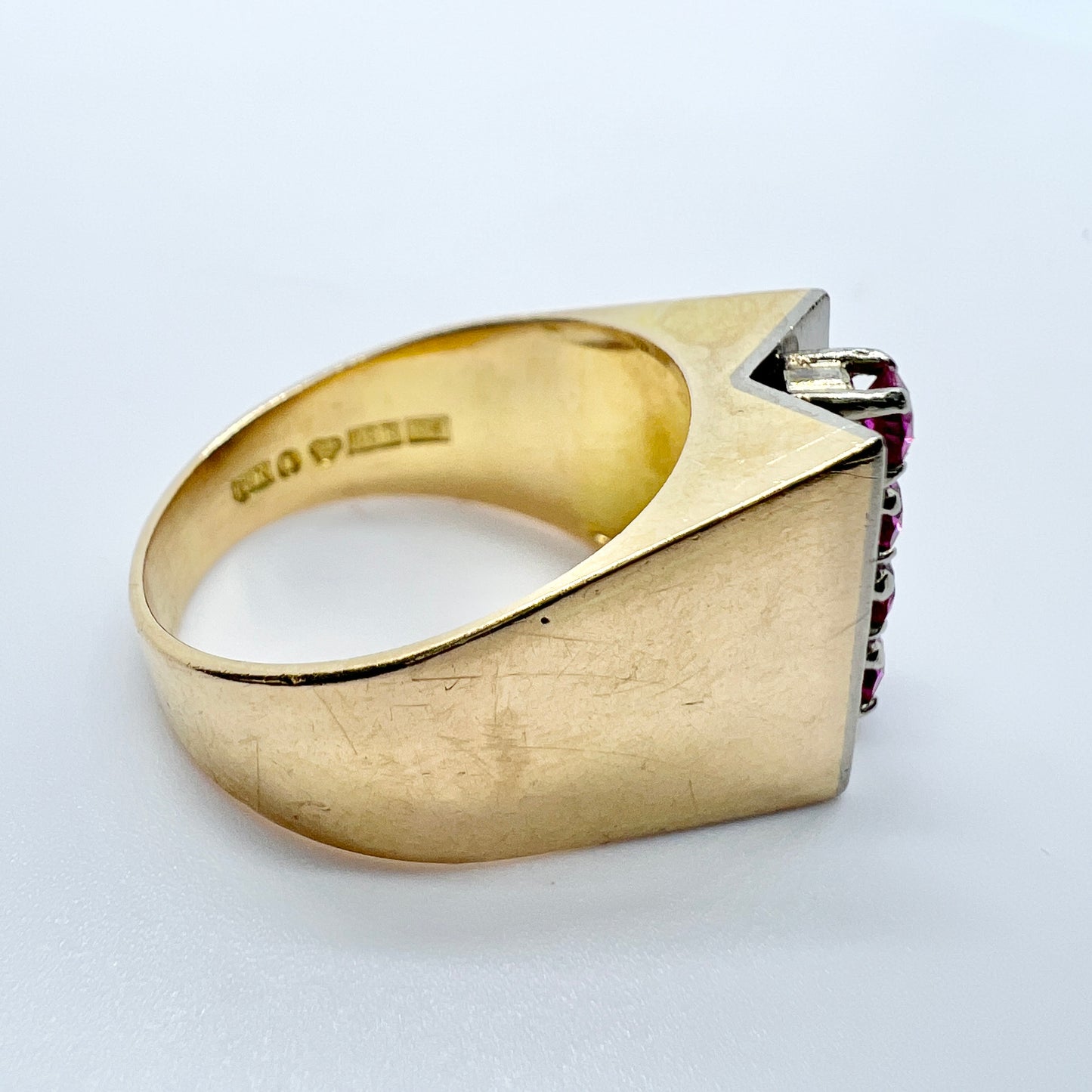 Kaplan Stockholm, Sweden 1971. Vintage Modernist 18k Gold Sapphire Ring. 9.7gram