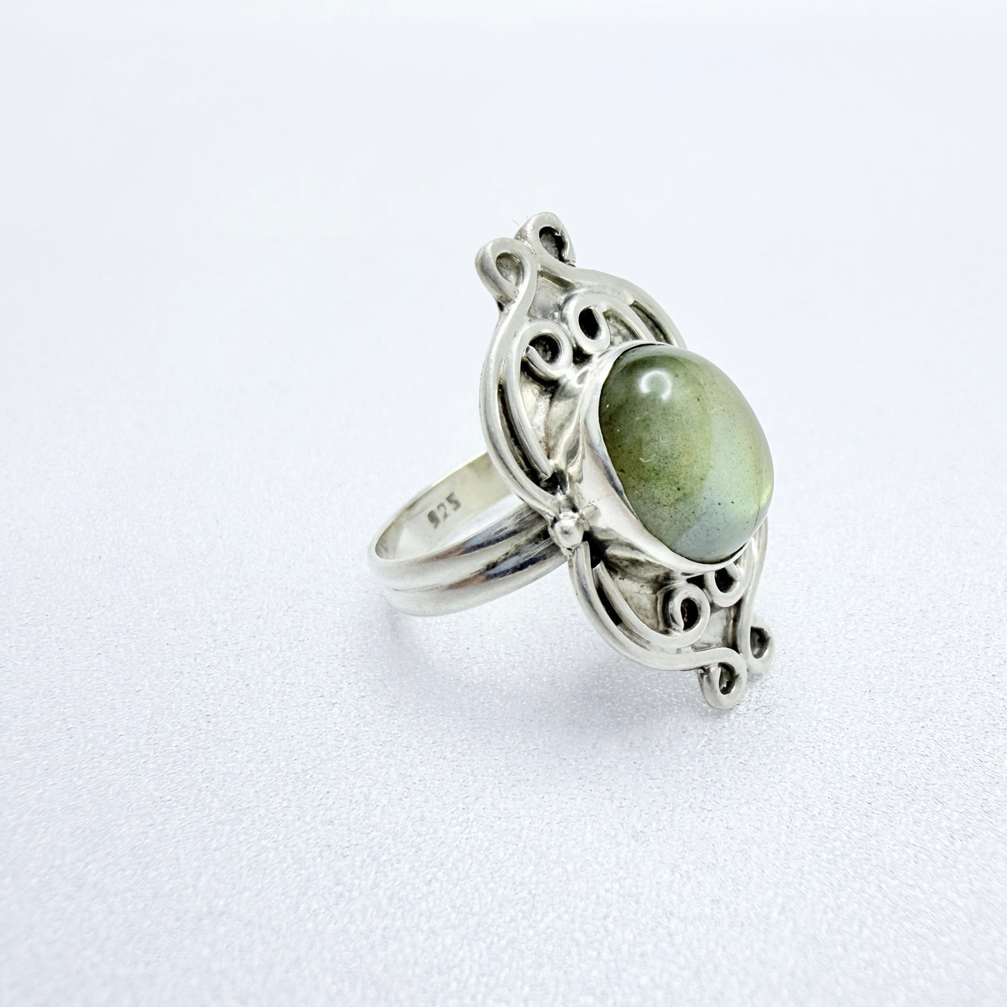 Vintage Sterling Silver Labradorite Ring.