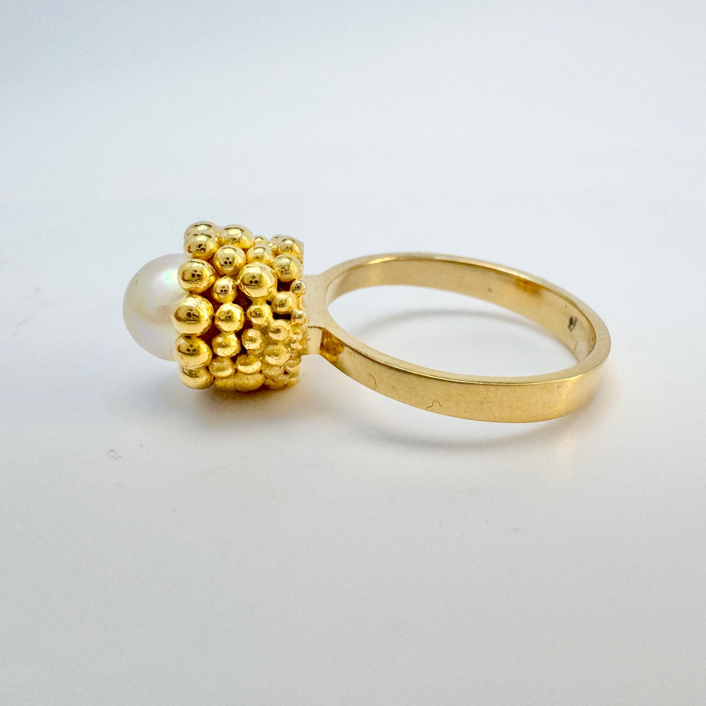 J Klintz, Sweden 1969. Vintage 18k Gold Cultured Pearl Ring.