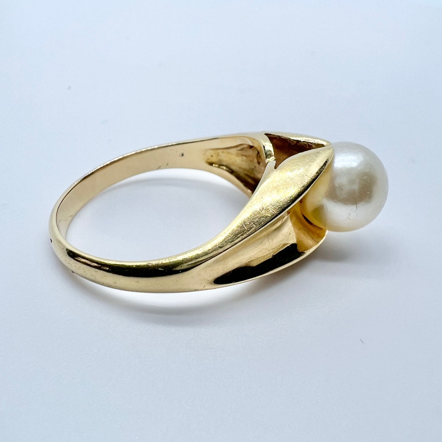Bengt Hallberg, Sweden 1964. Vintage 18k Gold Cultured Pearl Ring.