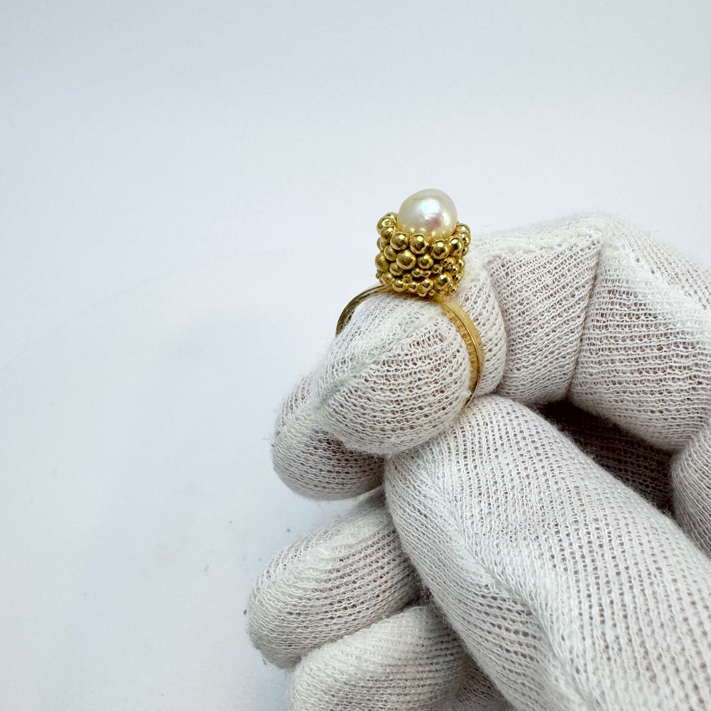 J Klintz, Sweden 1969. Vintage 18k Gold Cultured Pearl Ring.