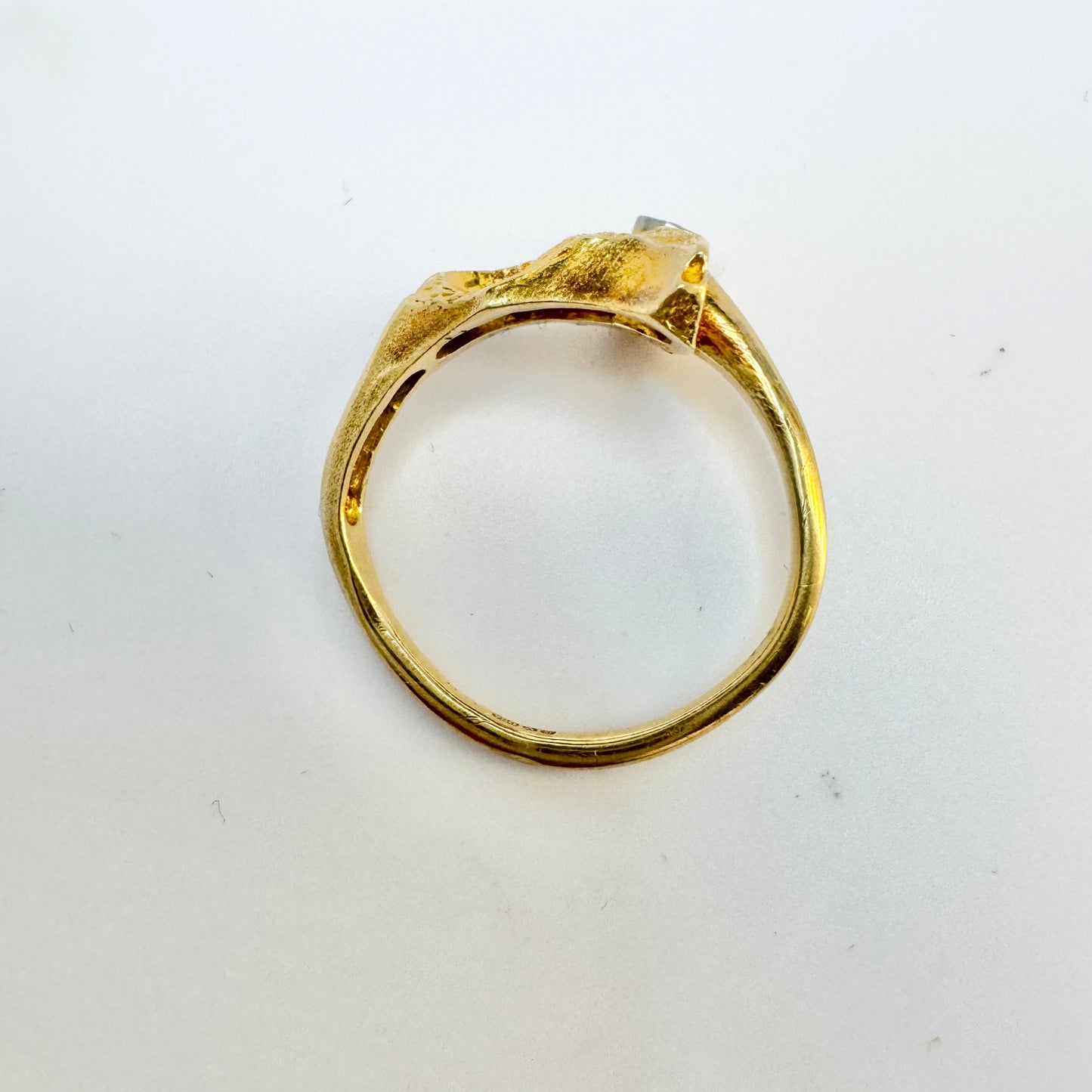 Bjorn Weckstrom, Finland. Vintage 18k Gold Diamond Ring.