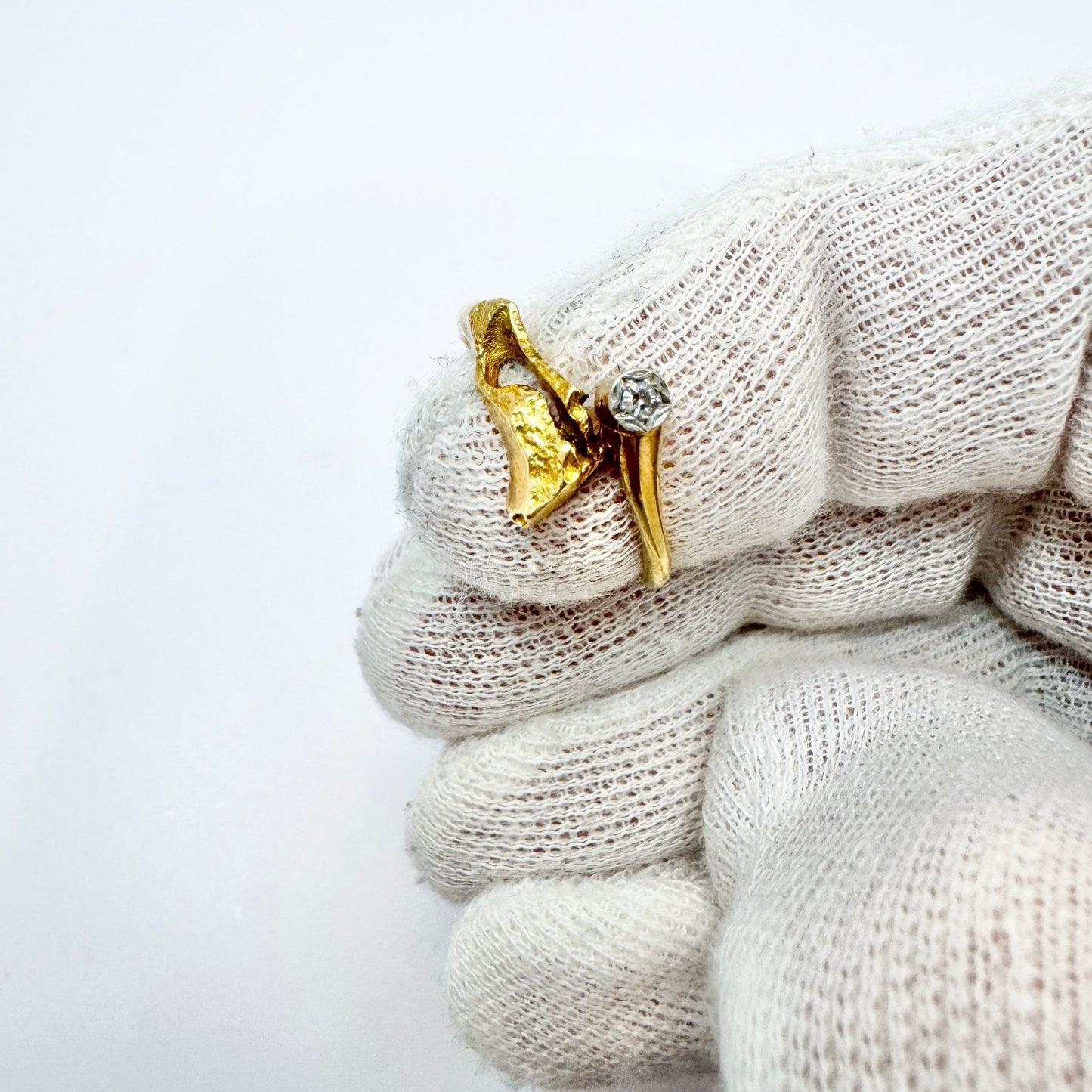 Bjorn Weckstrom, Finland. Vintage 18k Gold Diamond Ring.