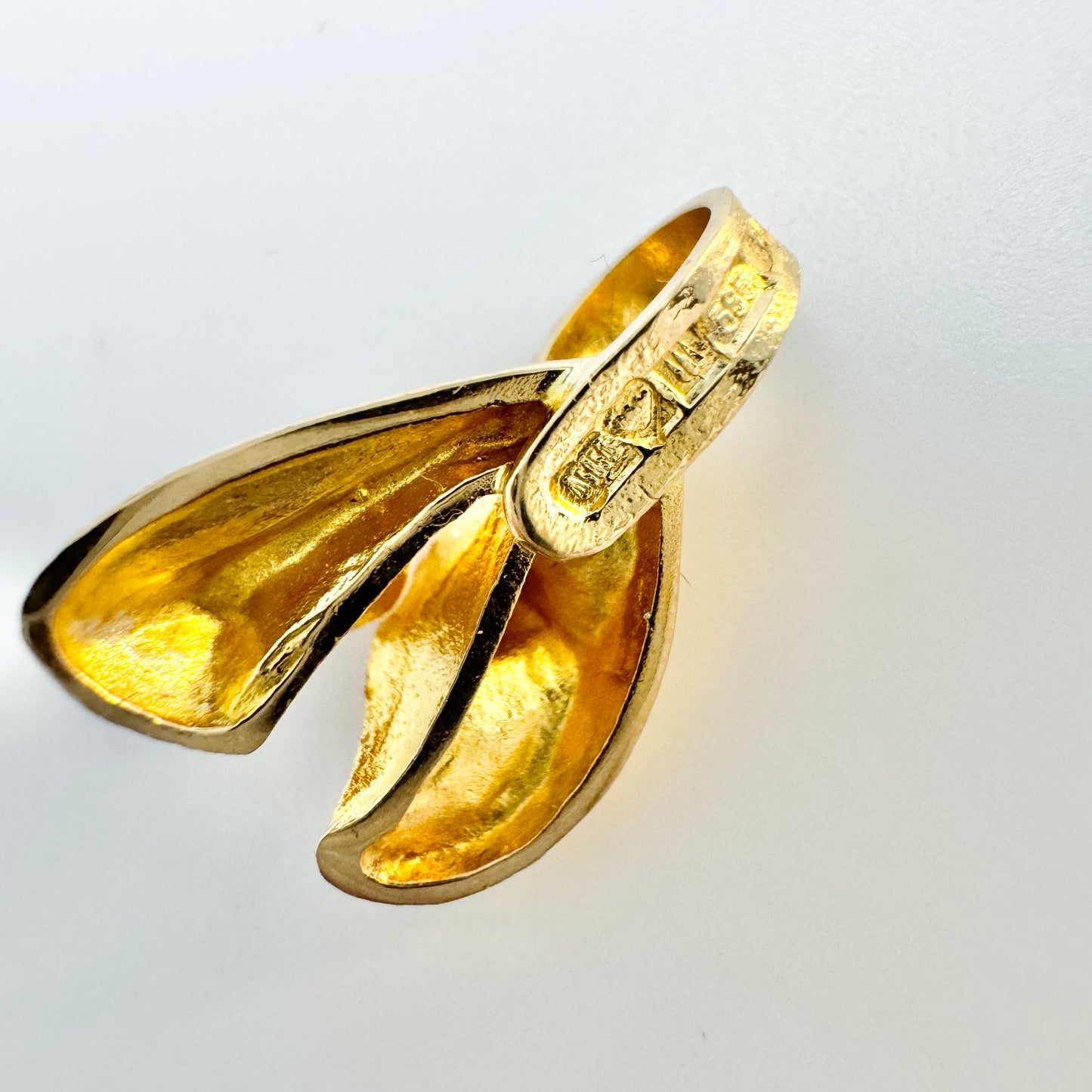 Bjorn Weckstrom for Lapponia, Finland 1979. Small Vintage 14k Gold Pearl Pendant.
