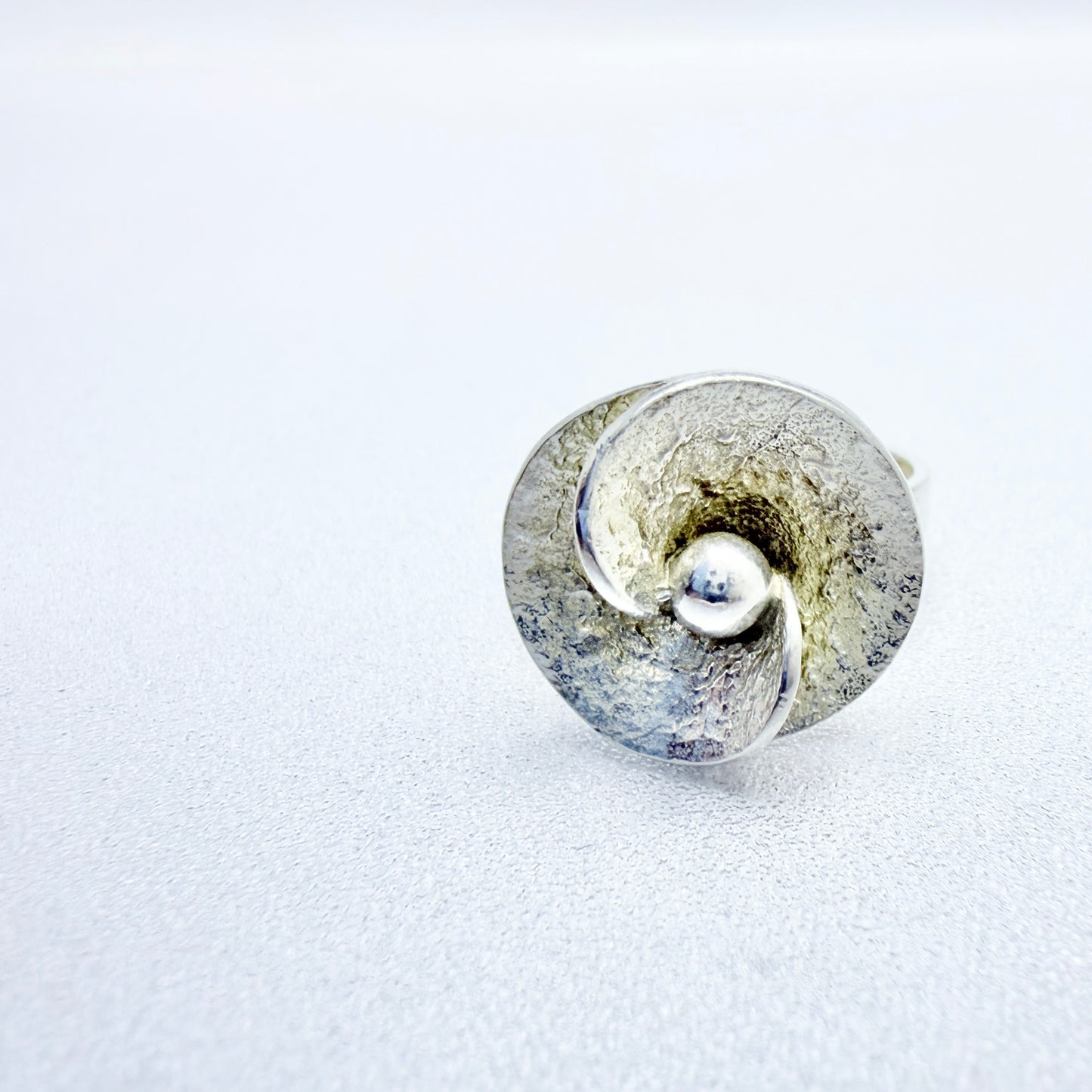Theresia Hvorslev for MEMA, Sweden 1978. Vintage Sterling Silver Ring. Design: Dewdrop
