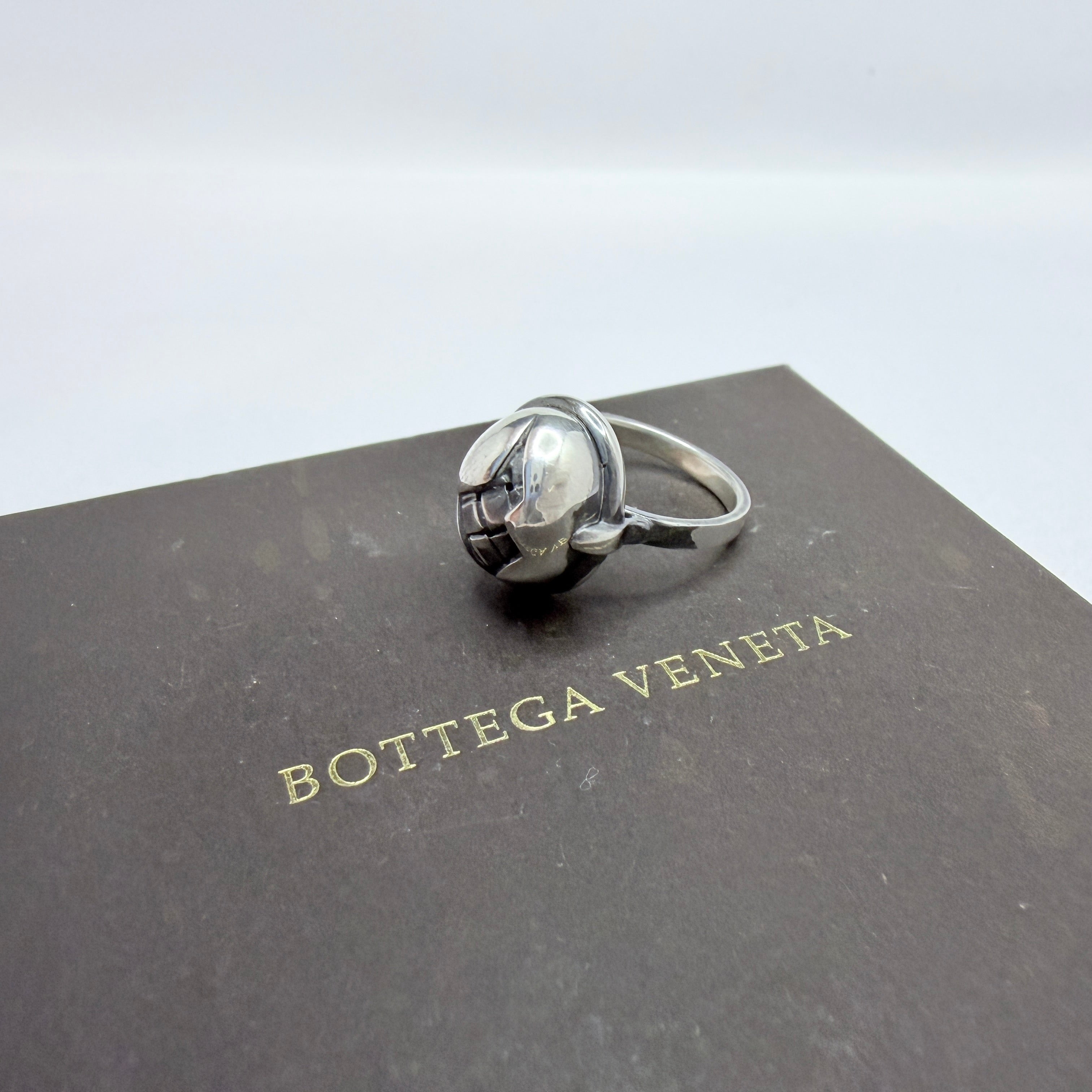 Bottega Veneta, Italy. Sterling Silver Ring. Boxed. – T Niklasson