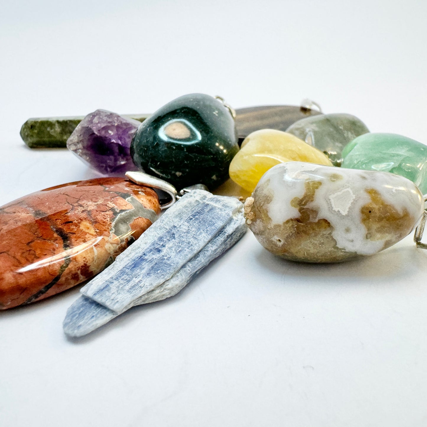 Job-lot Pendants. Agate Flourite Tiger's Eye Calcite Kyanite Unakite Jaspis Amethyst Quartz.