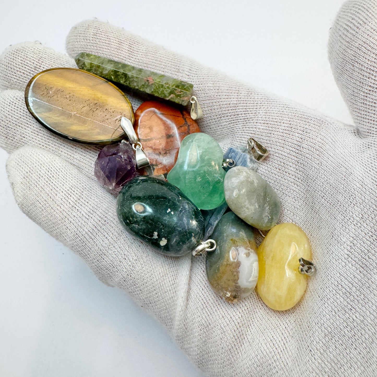 Job-lot Pendants. Agate Flourite Tiger's Eye Calcite Kyanite Unakite Jaspis Amethyst Quartz.