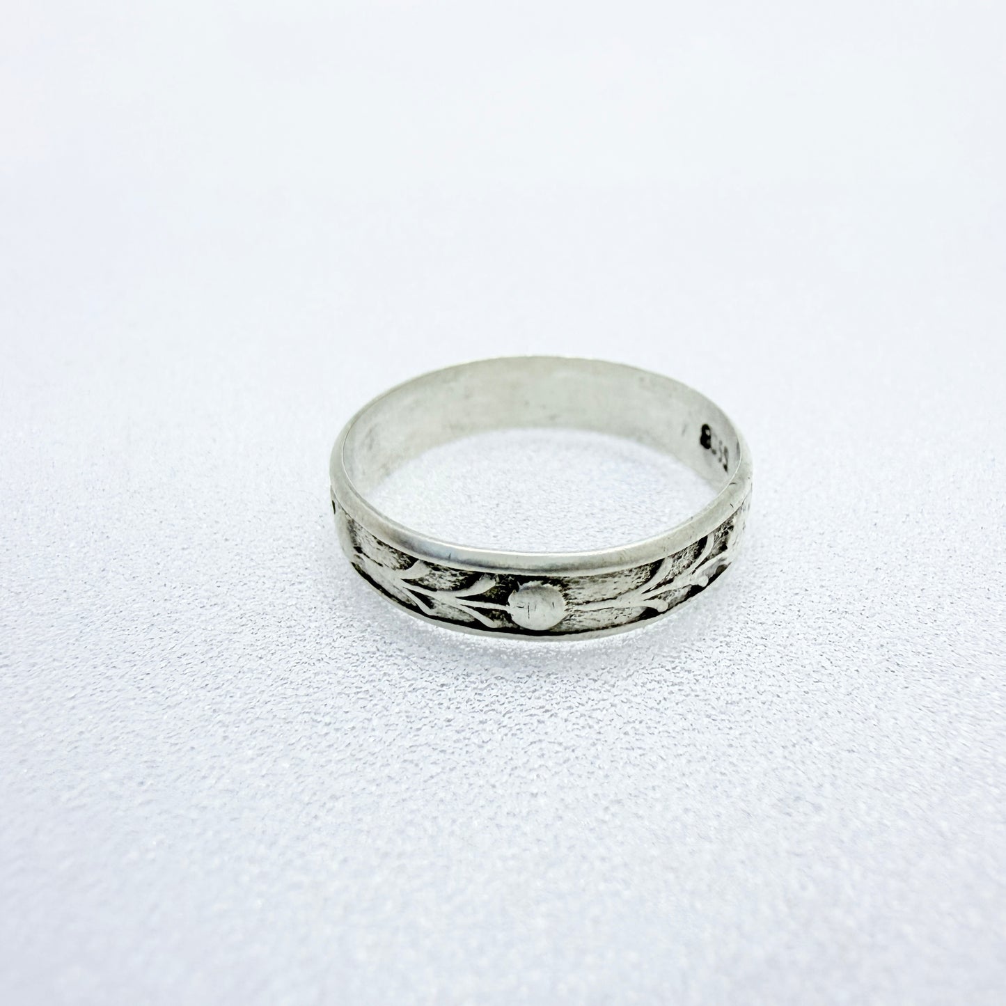 Vintage Solid Silver Ring Band. Sunflowers?