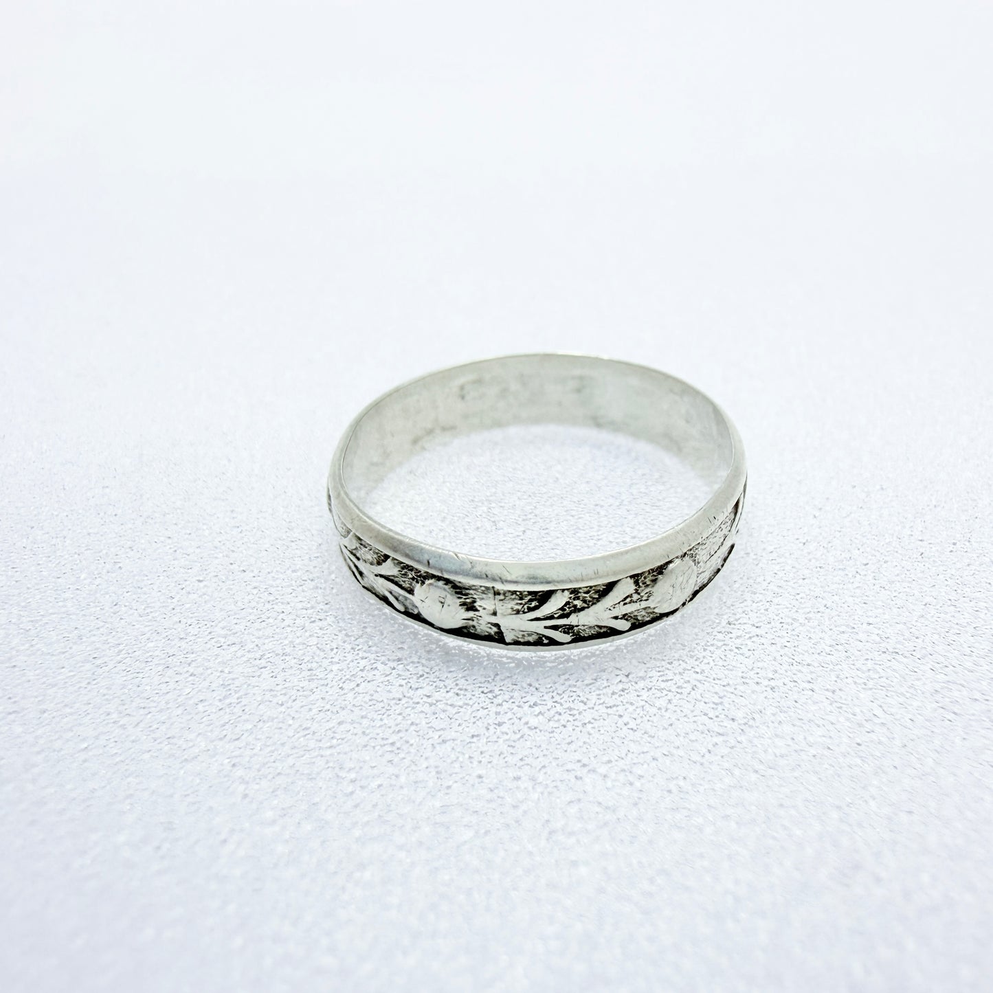 Vintage Solid Silver Ring Band. Sunflowers?