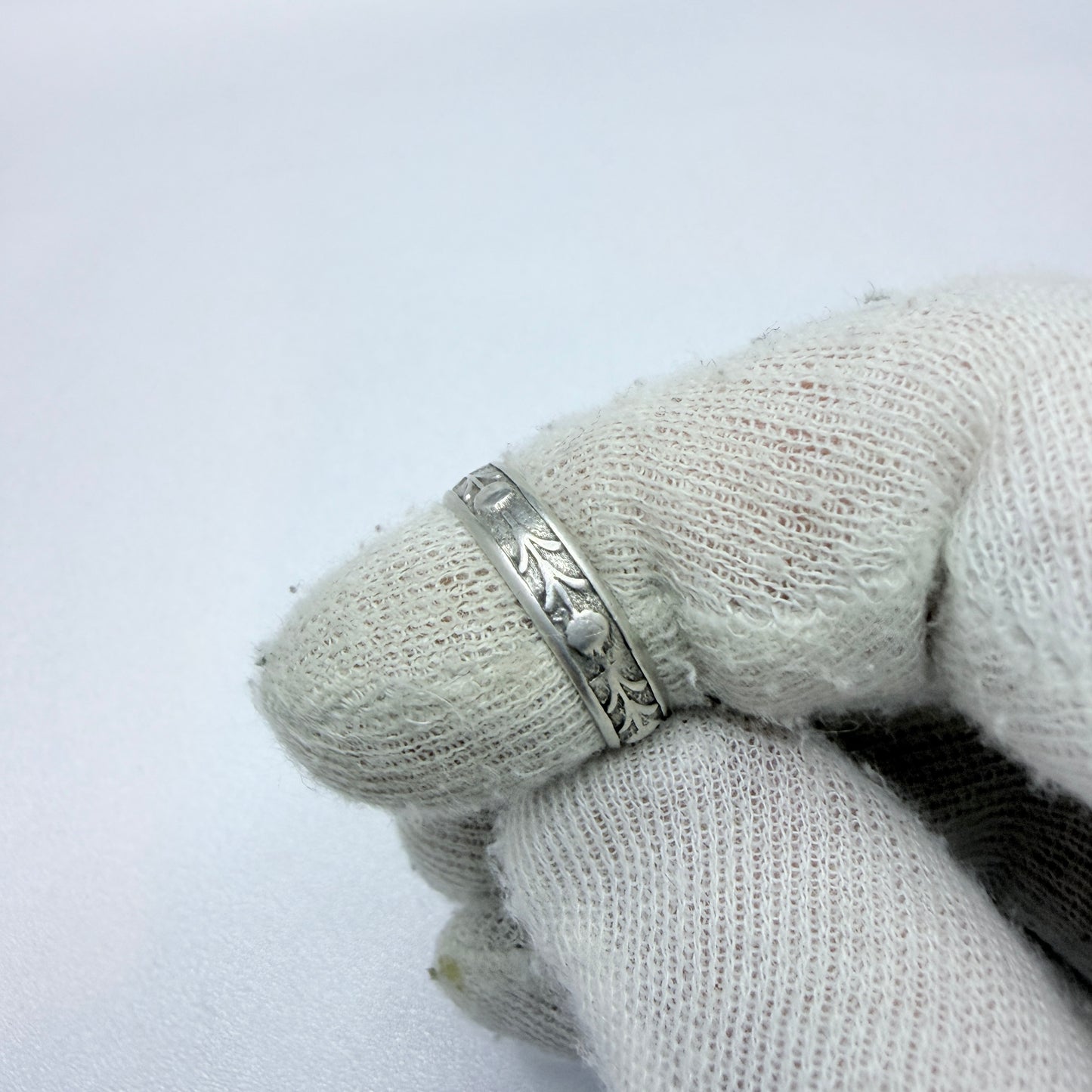 Vintage Solid Silver Ring Band. Sunflowers?