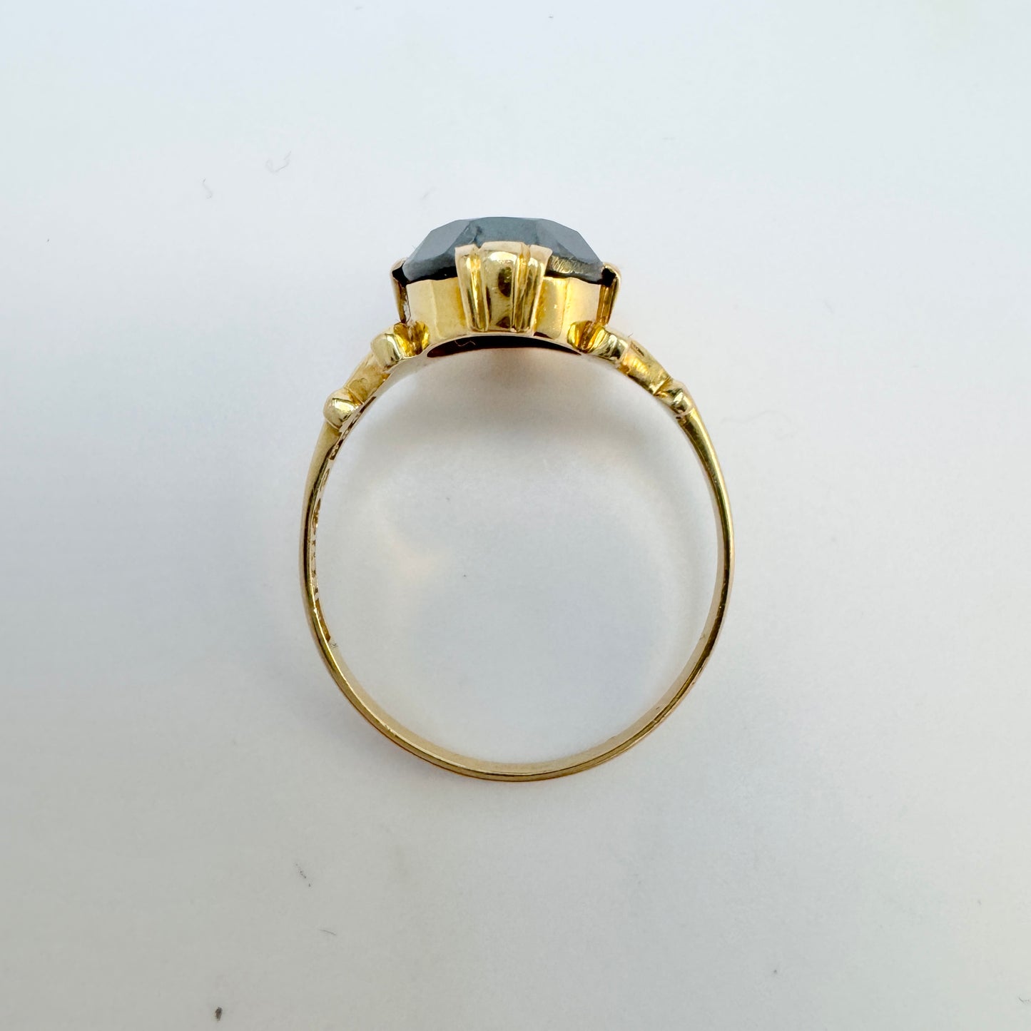 K & E Carlson, Sweden 1938. VIntage 18k Gold Hematite Ring.