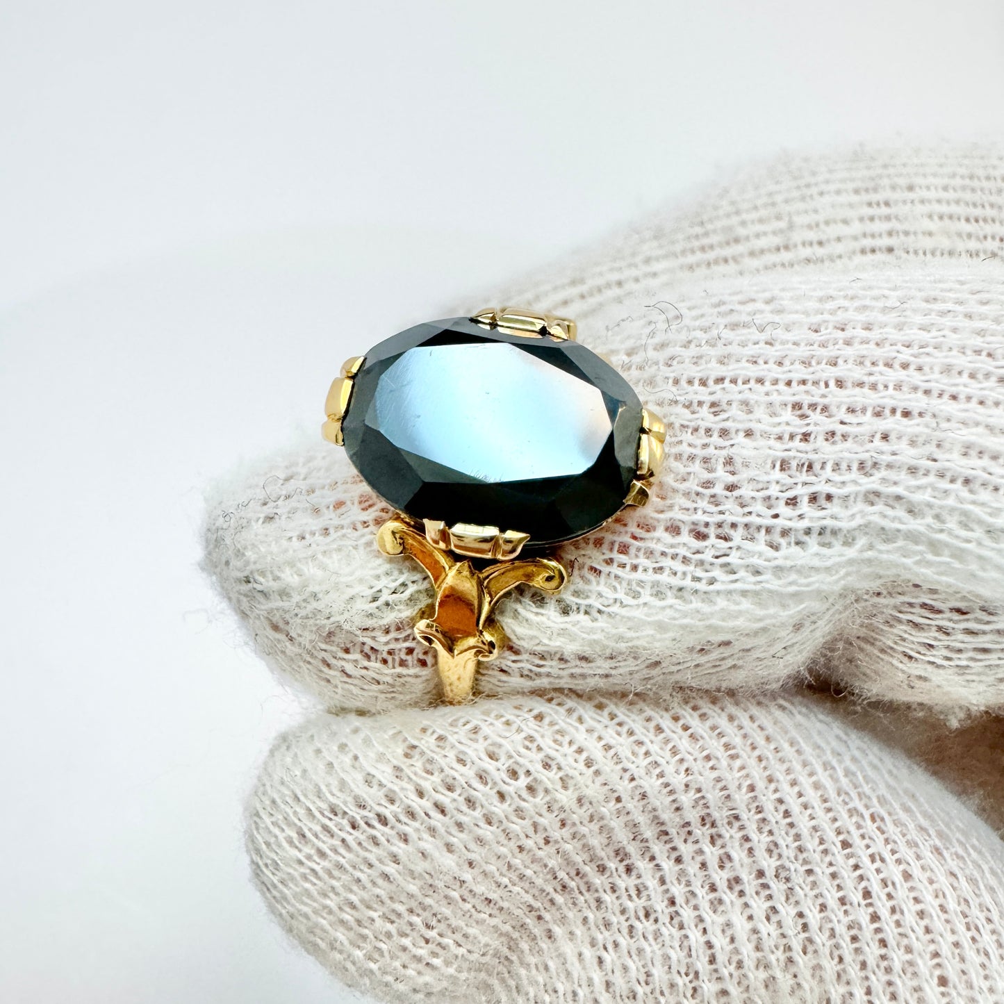 K & E Carlson, Sweden 1938. VIntage 18k Gold Hematite Ring.