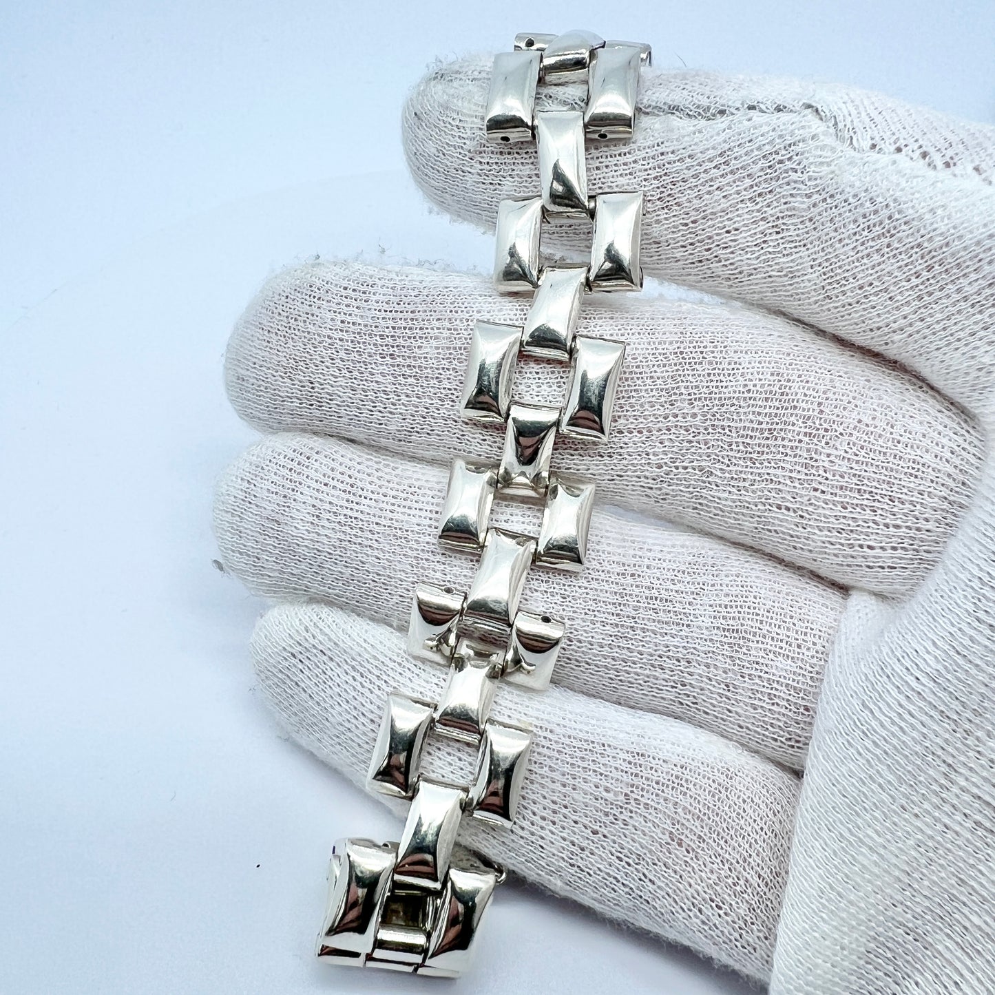 The Netherlands c 1950s. Solid Silver Bracelet.