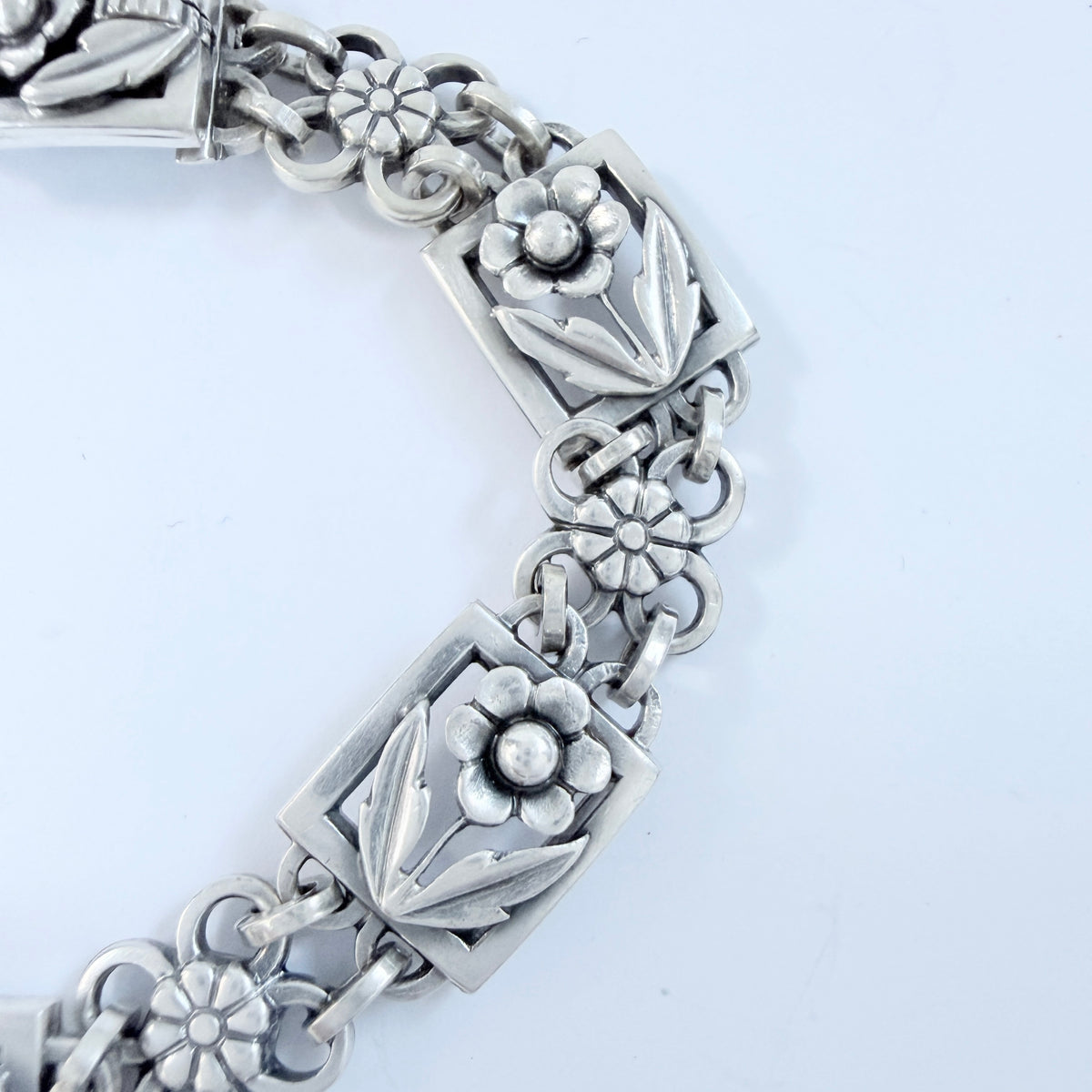 G Dahlgren, Sweden 1962. Vintage Solid Silver Flower Bracelet.