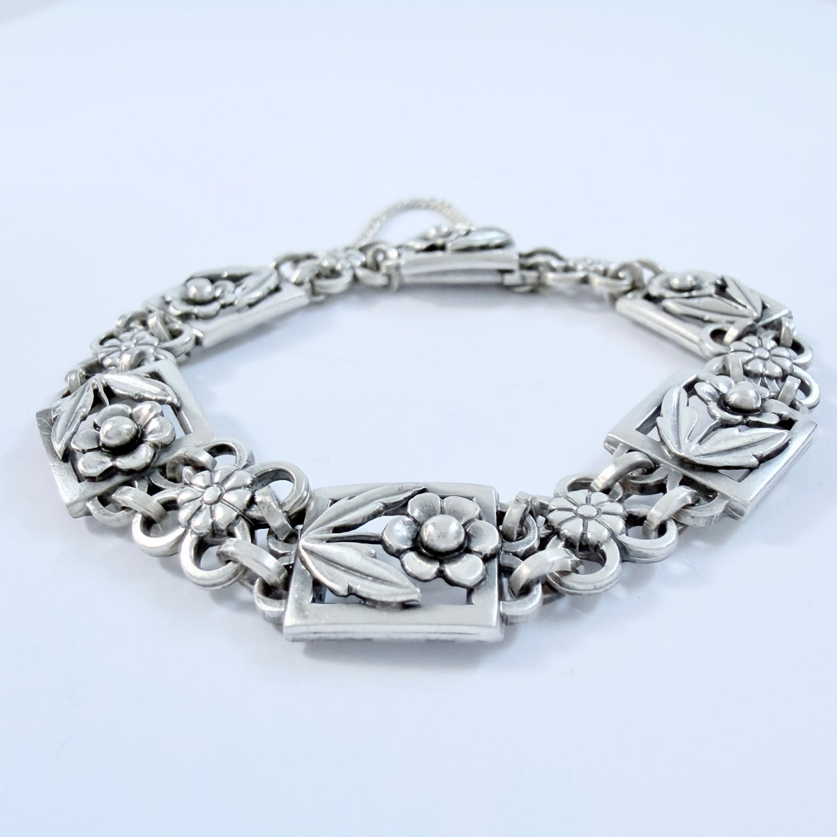 G Dahlgren, Sweden 1962. Vintage Solid Silver Flower Bracelet.