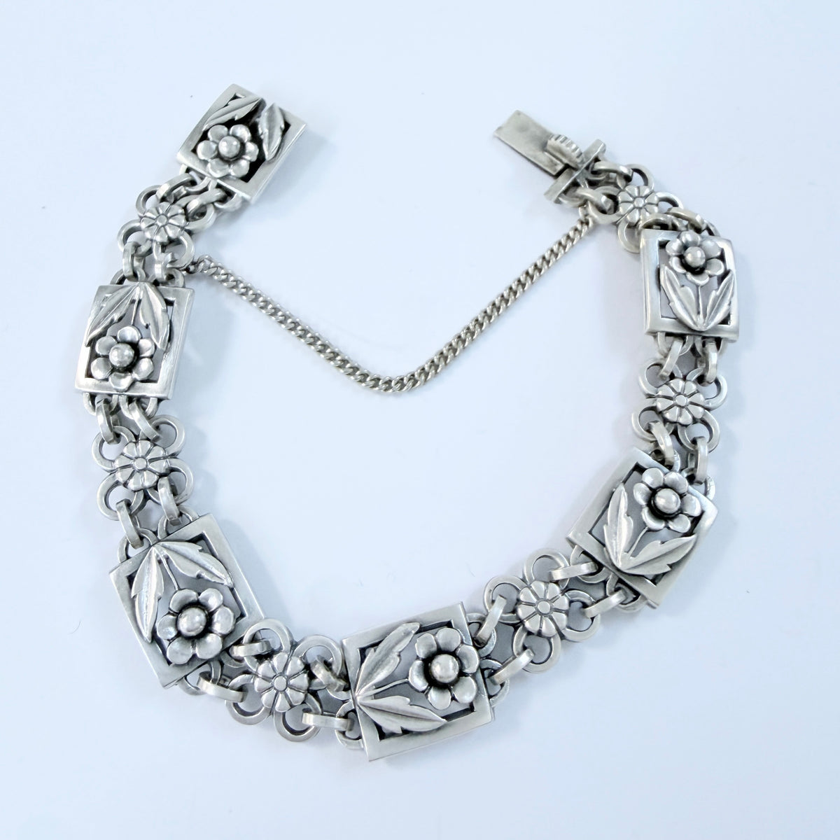 G Dahlgren, Sweden 1962. Vintage Solid Silver Flower Bracelet.