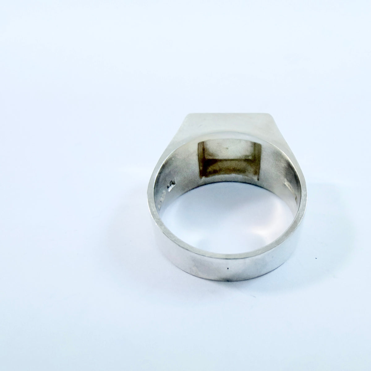 G Dahlgren, Sweden 1968. Vintage Solid SIlver Quartz Signet Ring.