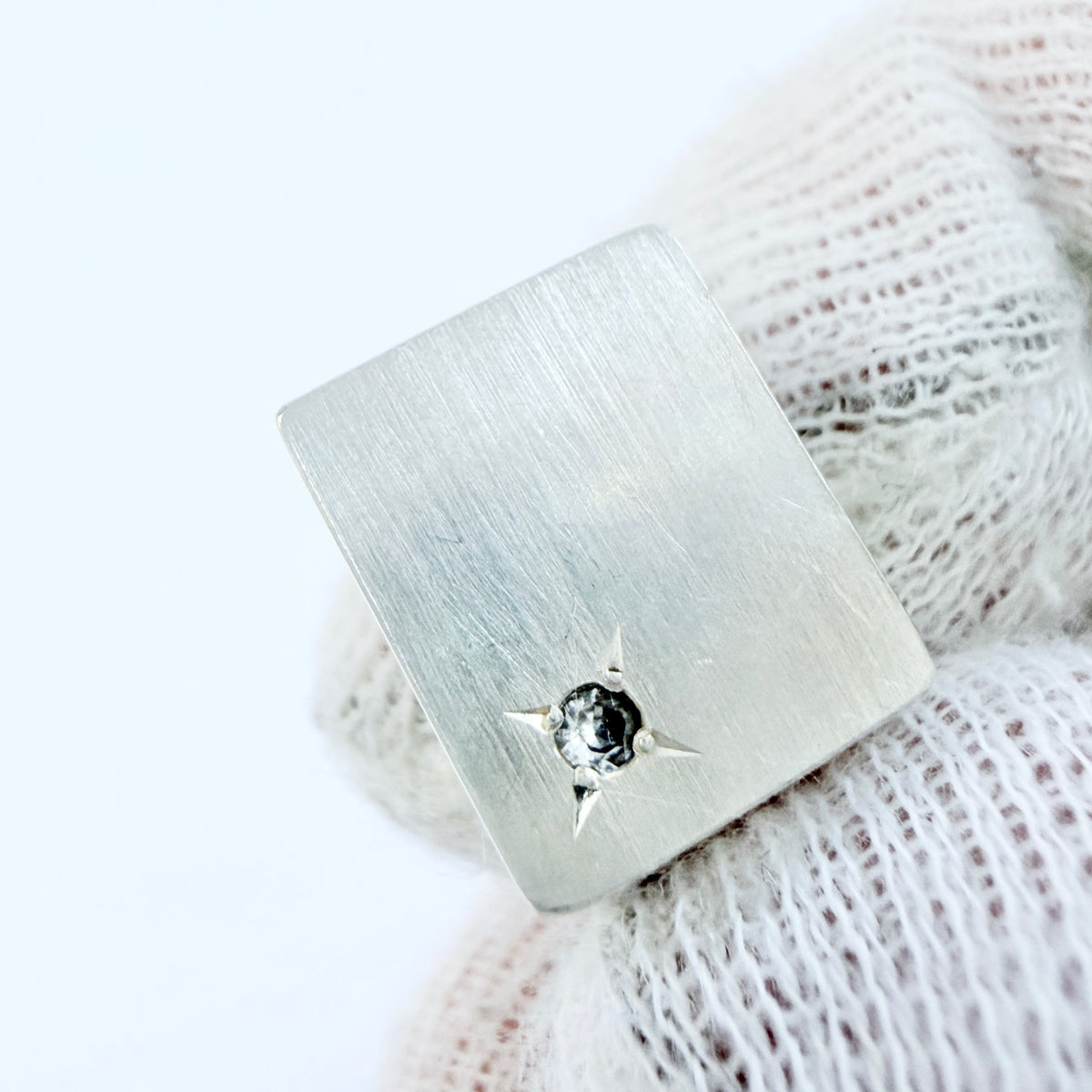 G Dahlgren, Sweden 1968. Vintage Solid SIlver Quartz Signet Ring.