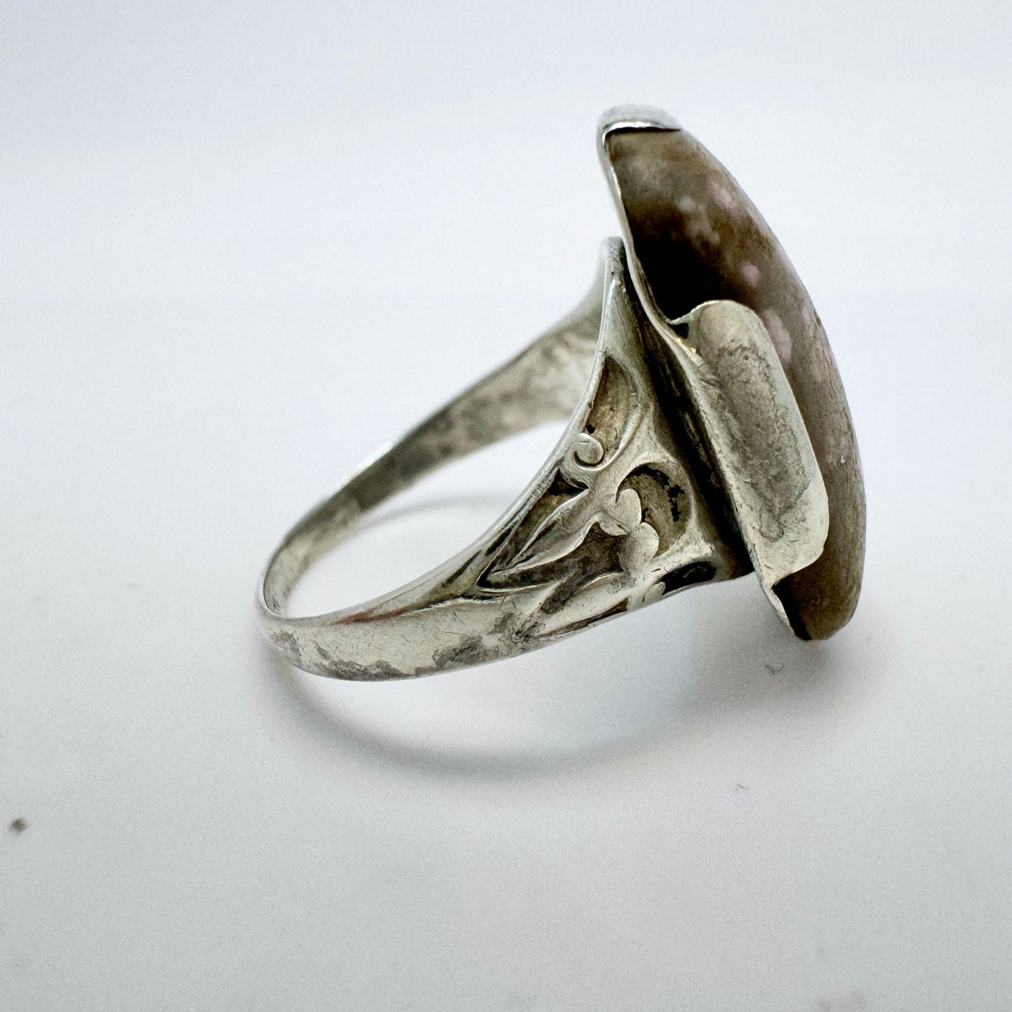 Vintage Sterling Silver Hardstone Ring.