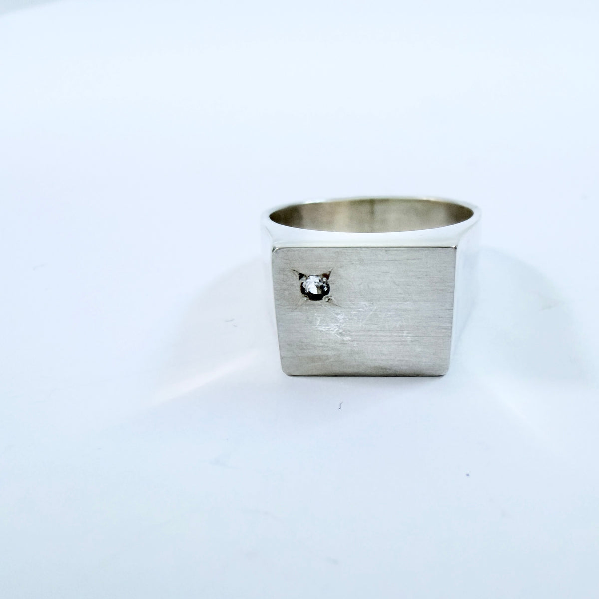G Dahlgren, Sweden 1968. Vintage Solid SIlver Quartz Signet Ring.