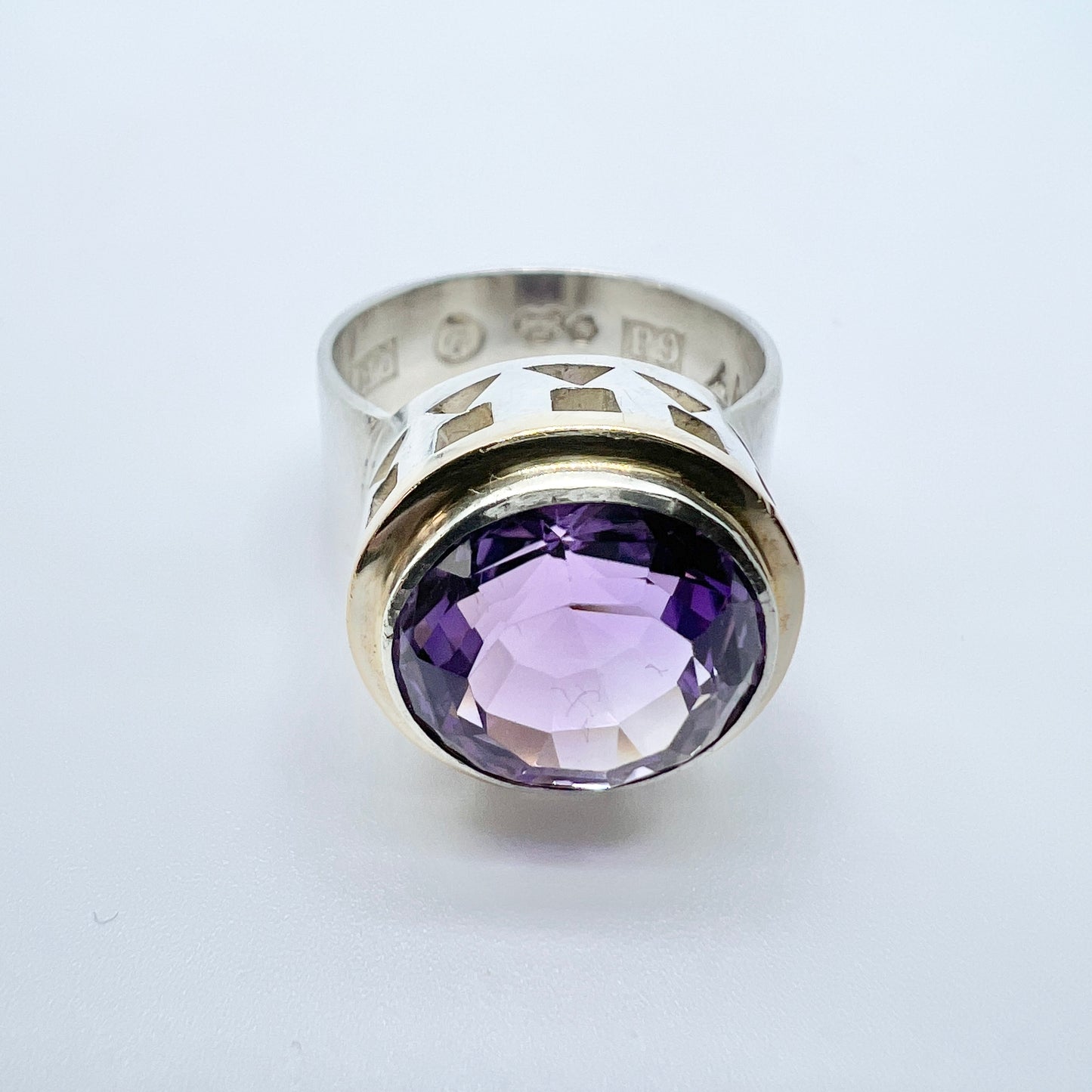 Anders Högberg, Sweden 1965. Vintage Sterling Silver 18k Gold Amethyst Ring. Signed.