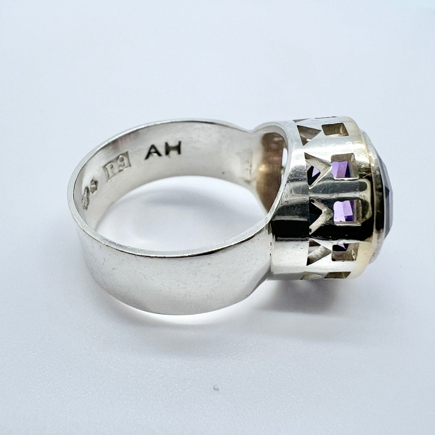 Anders Högberg, Sweden 1965. Vintage Sterling Silver 18k Gold Amethyst Ring. Signed.