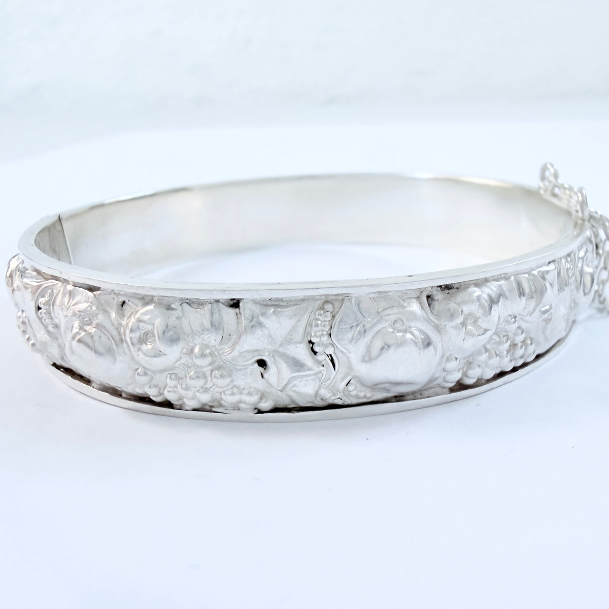 Portugal 1940s. Solid Silver Floral Hinged Bangle Bracelet.
