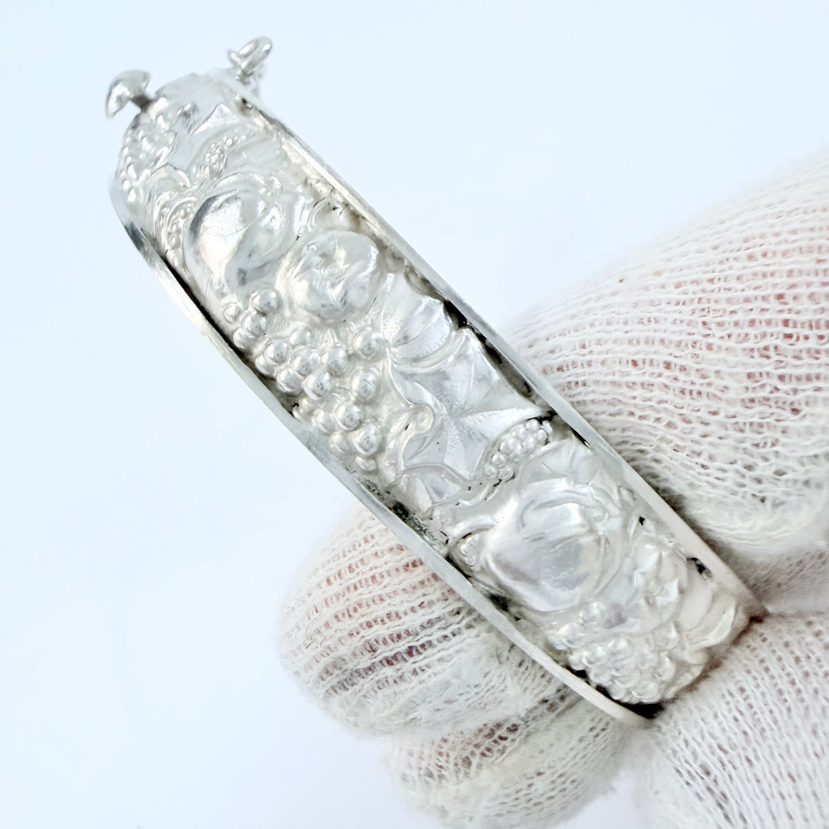 Portugal 1940s. Solid Silver Floral Hinged Bangle Bracelet.