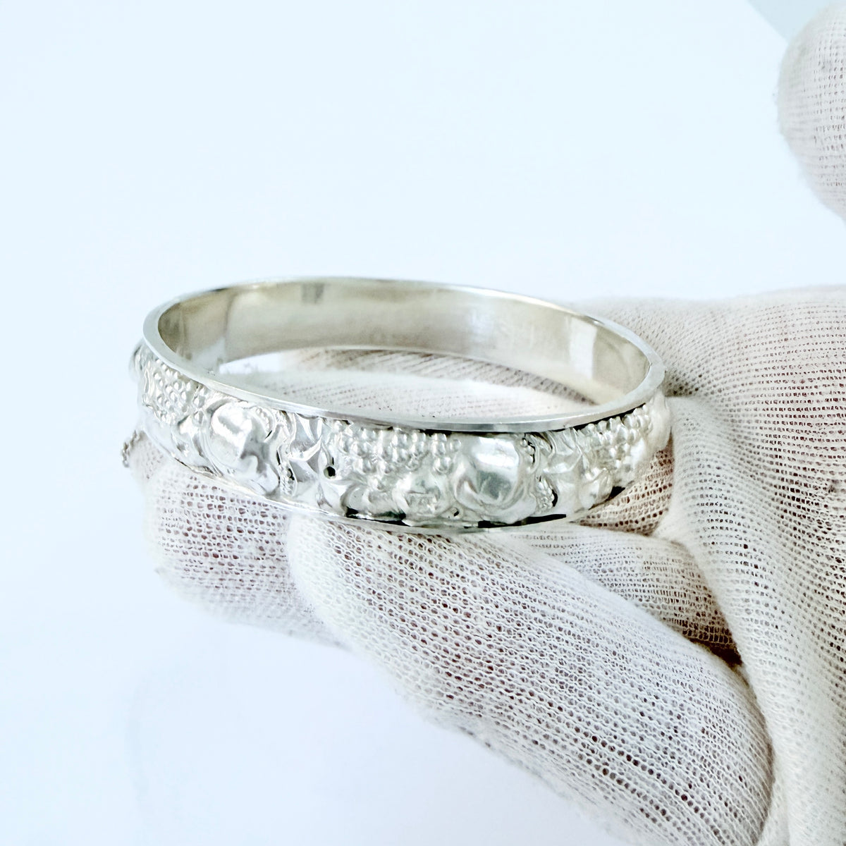 Portugal 1940s. Solid Silver Floral Hinged Bangle Bracelet.