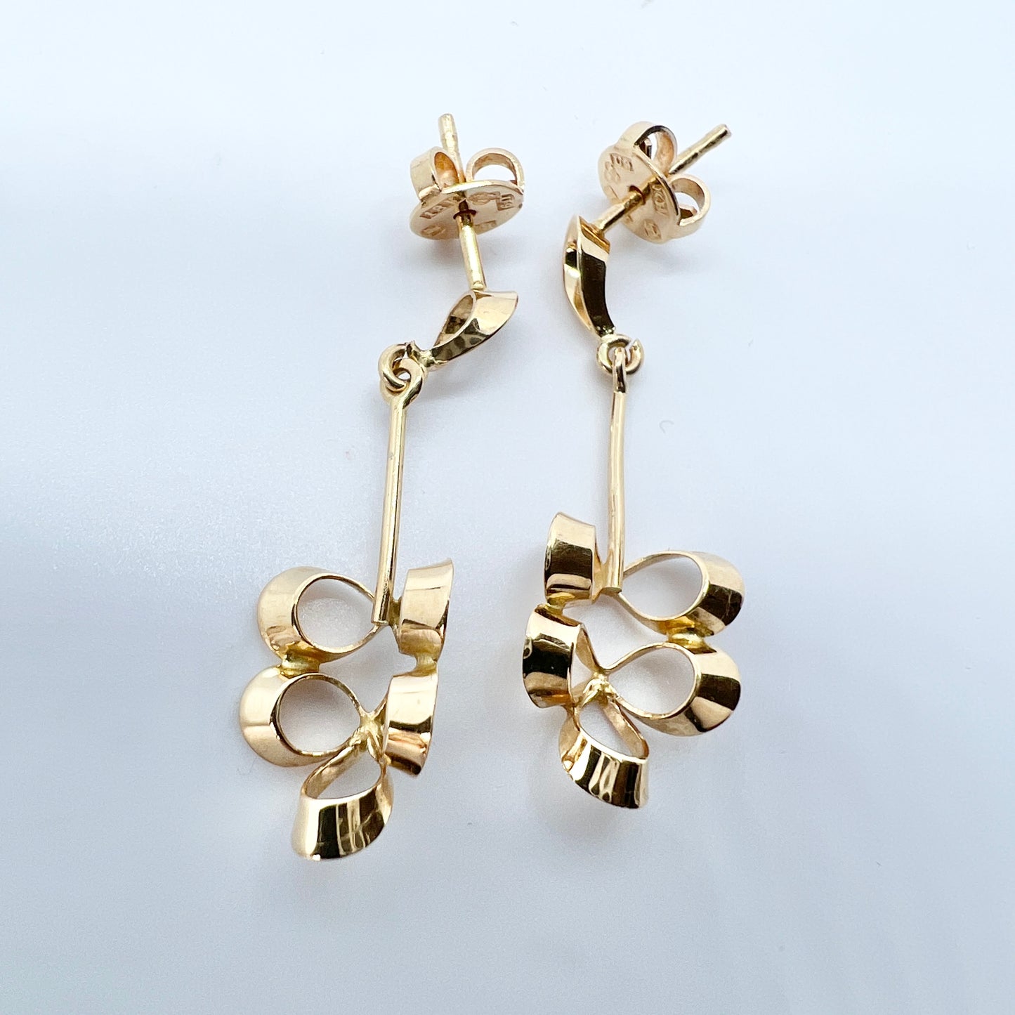 Theresia Hvorslev for Alton, Sweden year 1970. Vintage 18k Gold Earrings.