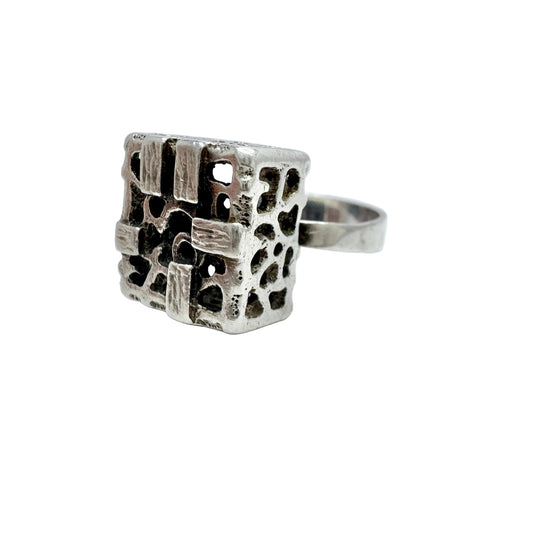 Vintage 1970s. Solid Silver Modernist Ring.