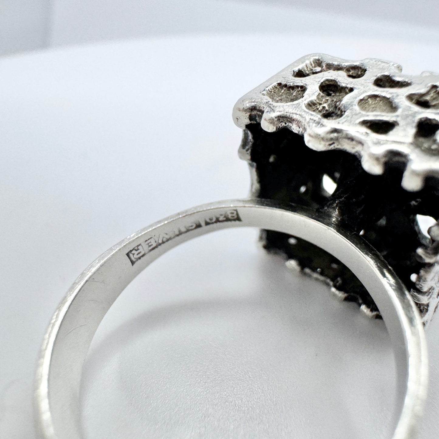 Vintage 1970s. Solid Silver Modernist Ring.