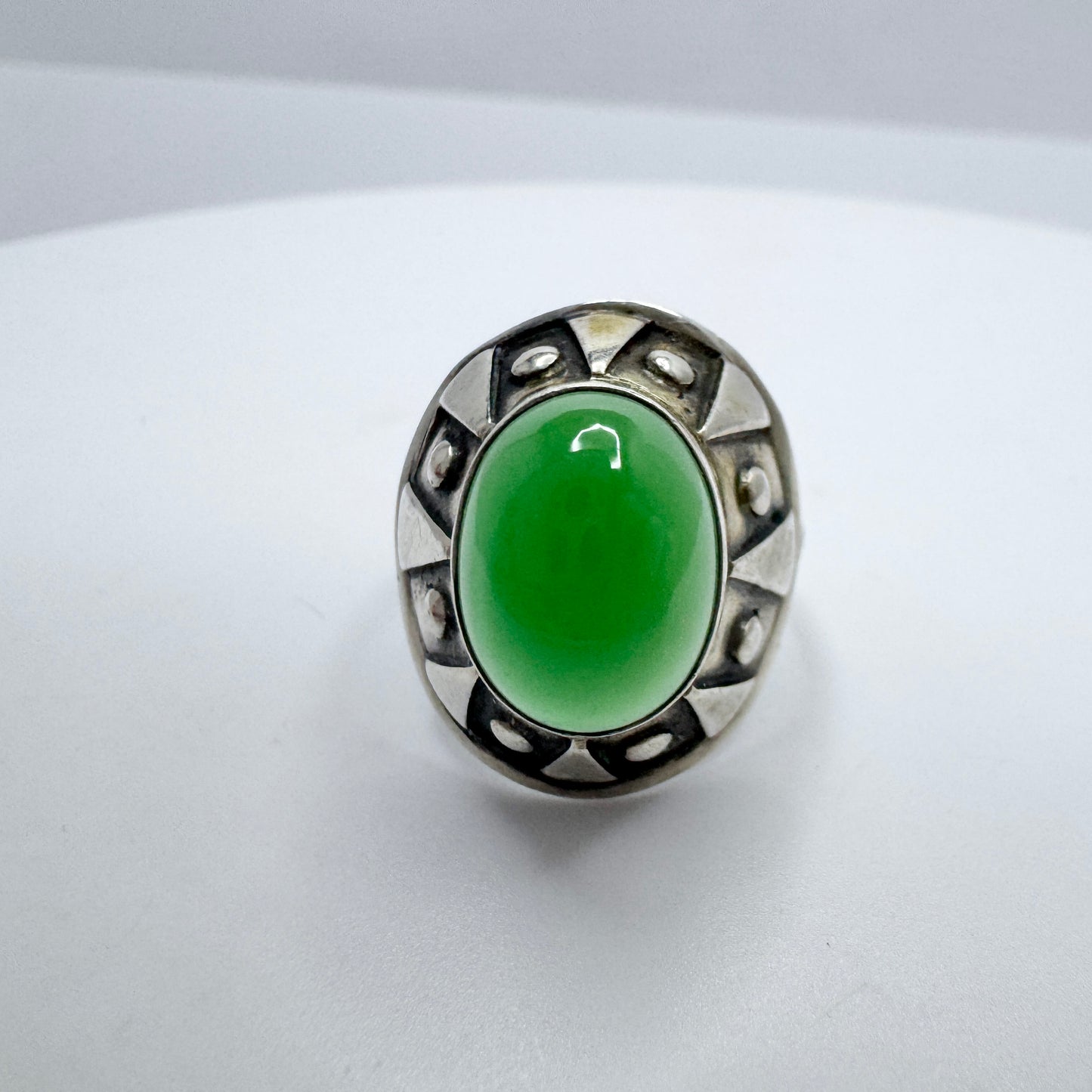 Vintage 1950s. Mid-century Modern Solid Silver Green Chrysoprase Ring.