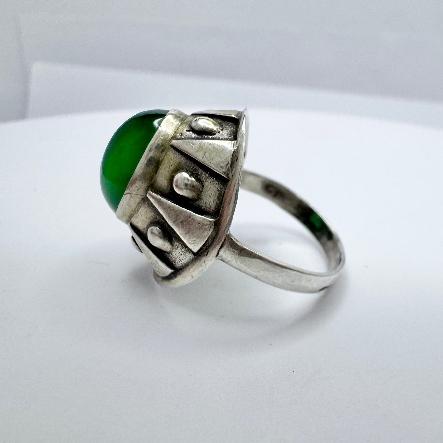 Vintage 1950s. Mid-century Modern Solid Silver Green Chrysoprase Ring.